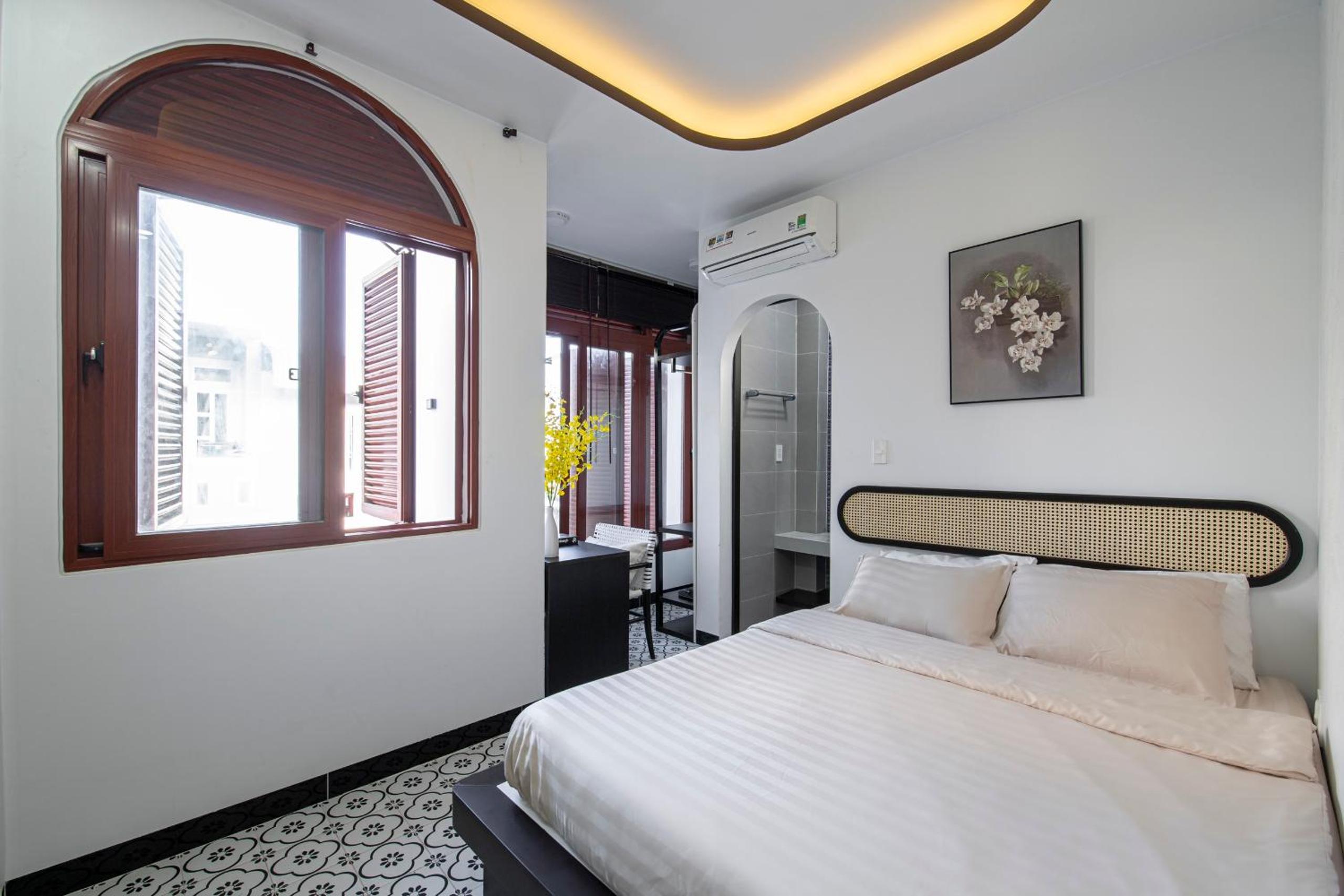 Deluxe King Room - Photo 3