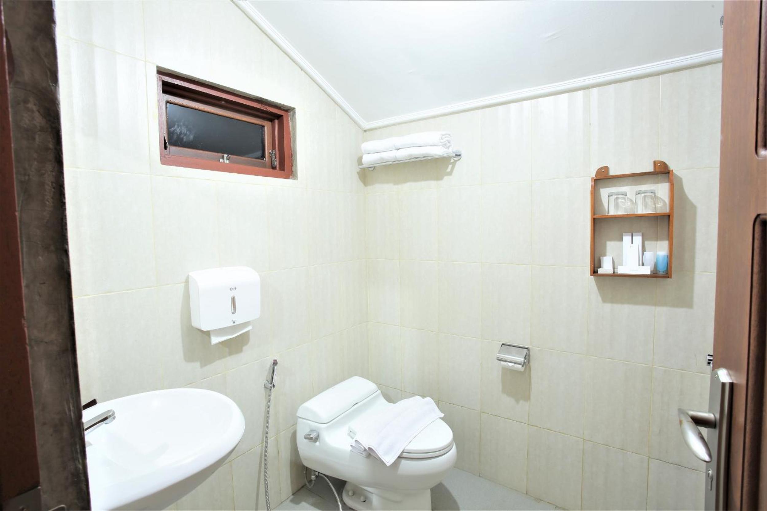 Deluxe Double Room with Balcony - Photo 7