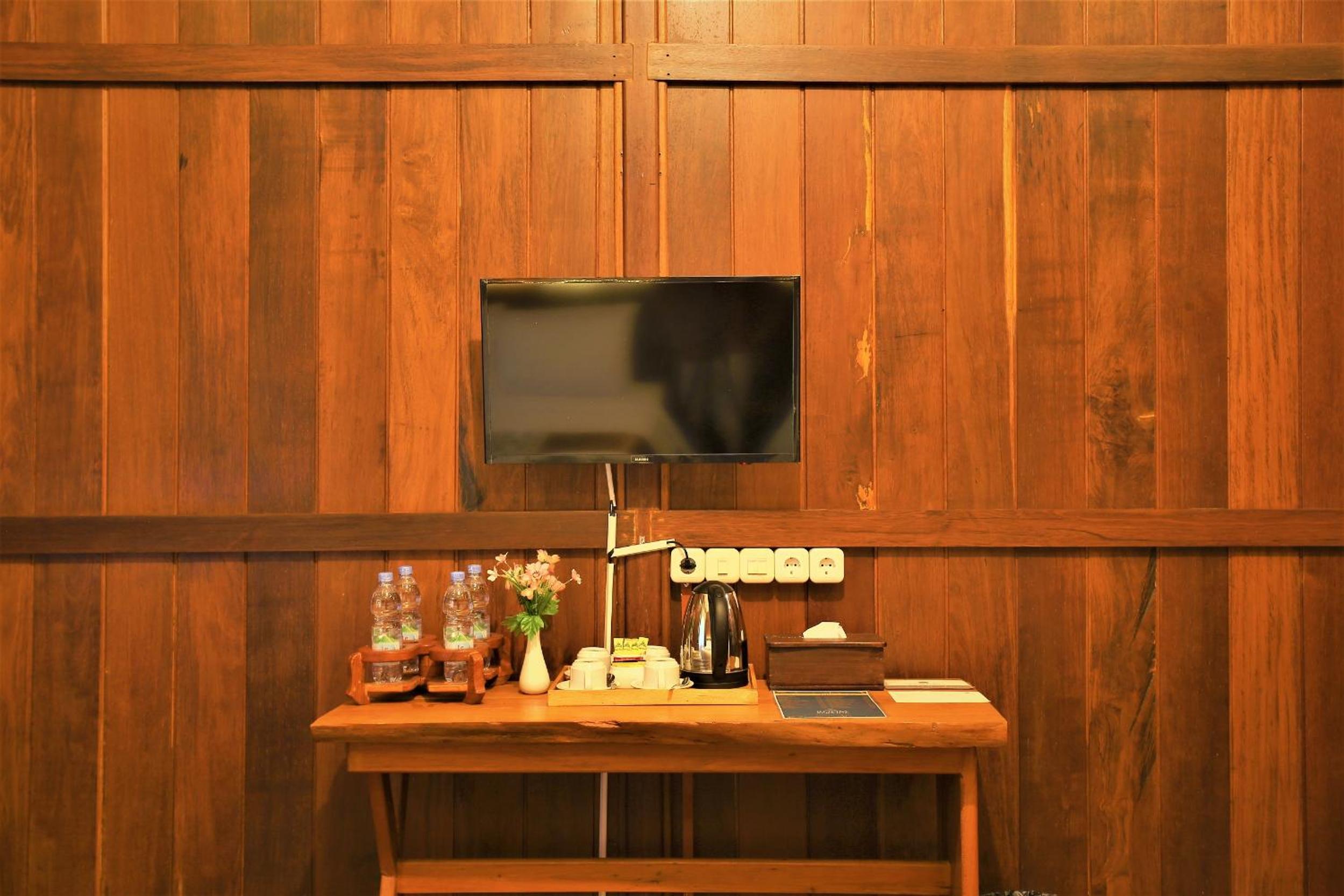 Family Room - Photo 8