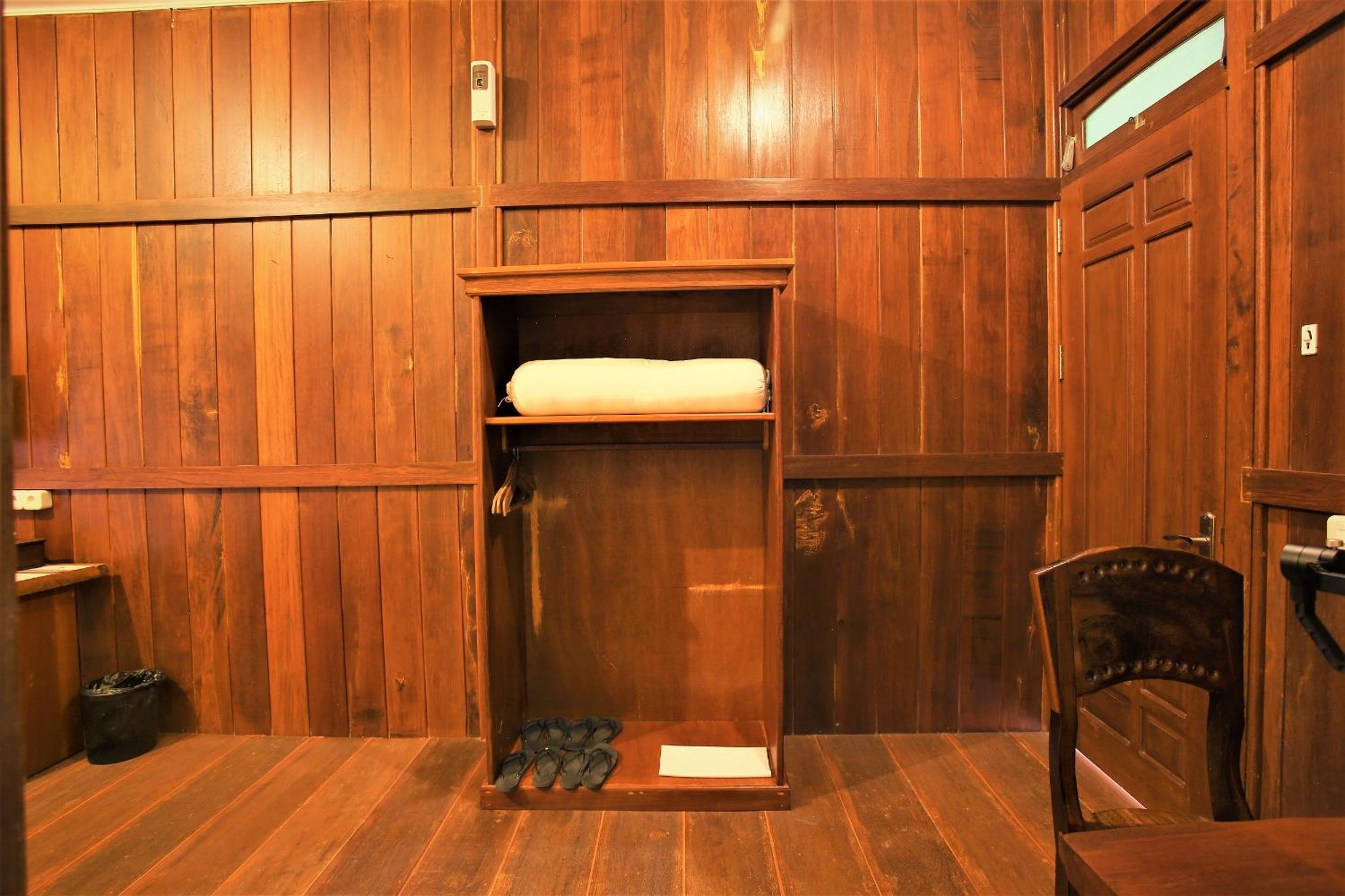 Family Room - Photo 10