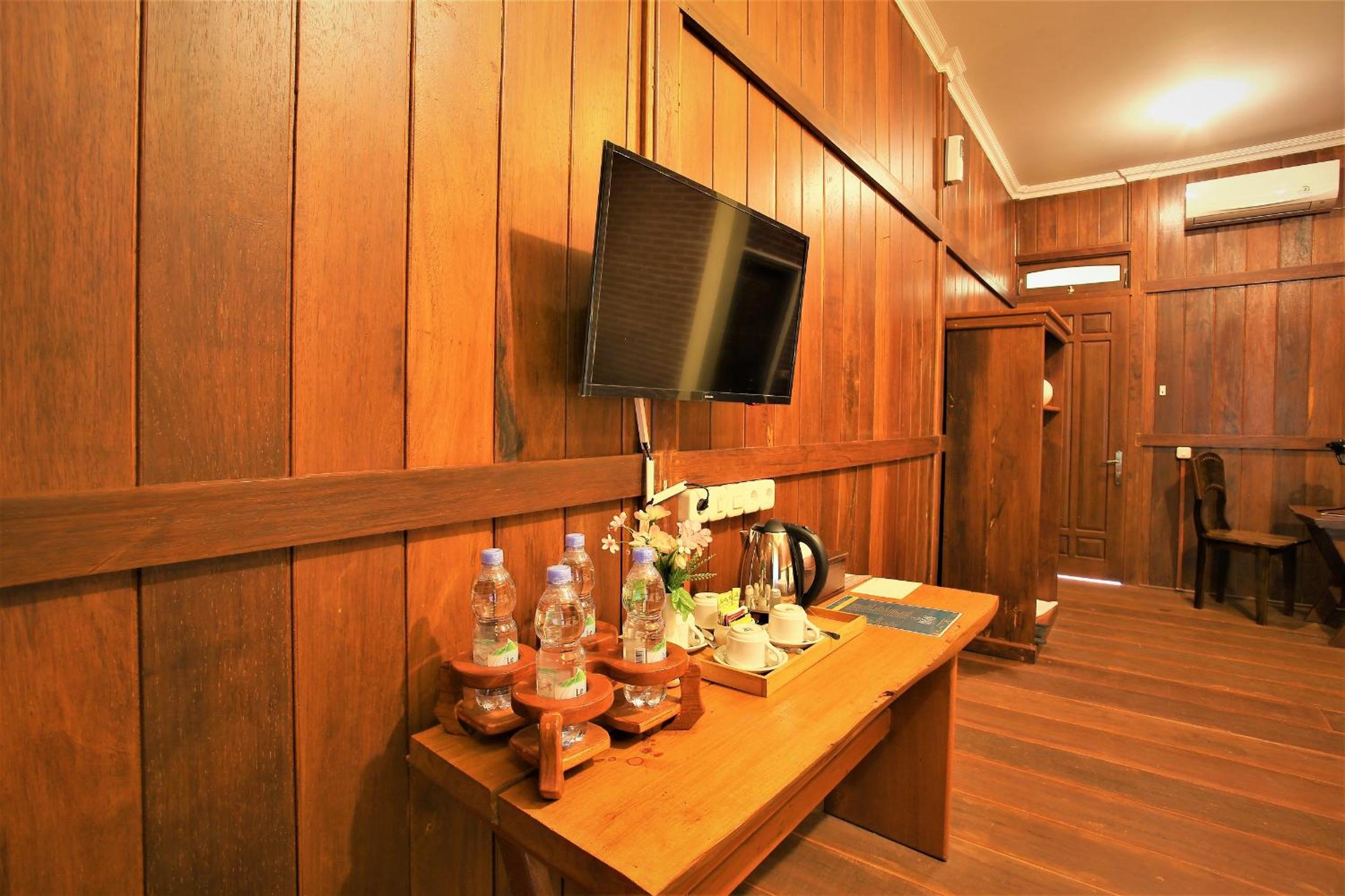 Family Room - Photo 1