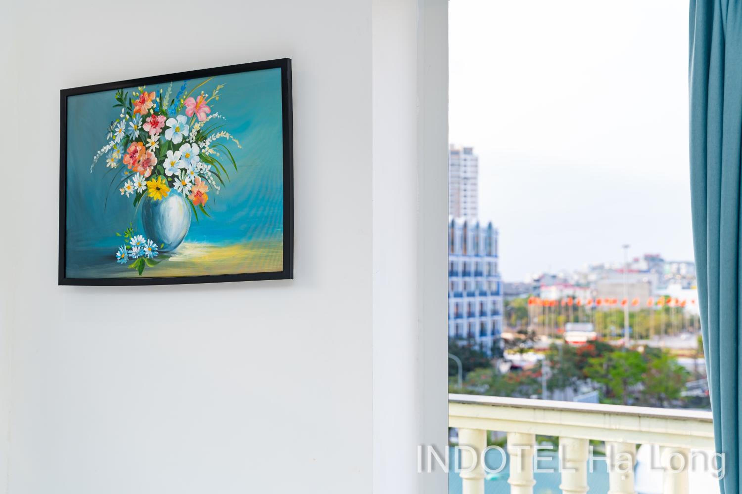 Suite with City View - Photo 13