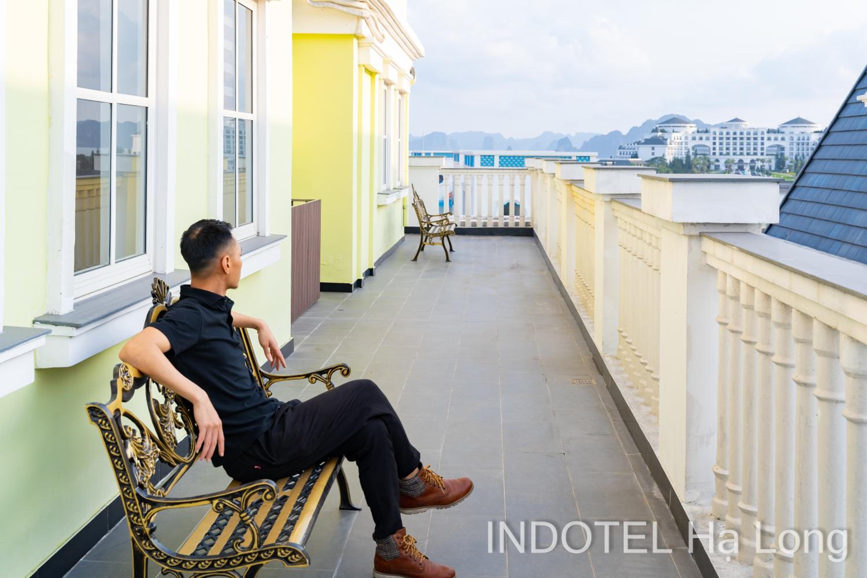 Suite with City View - Photo 14