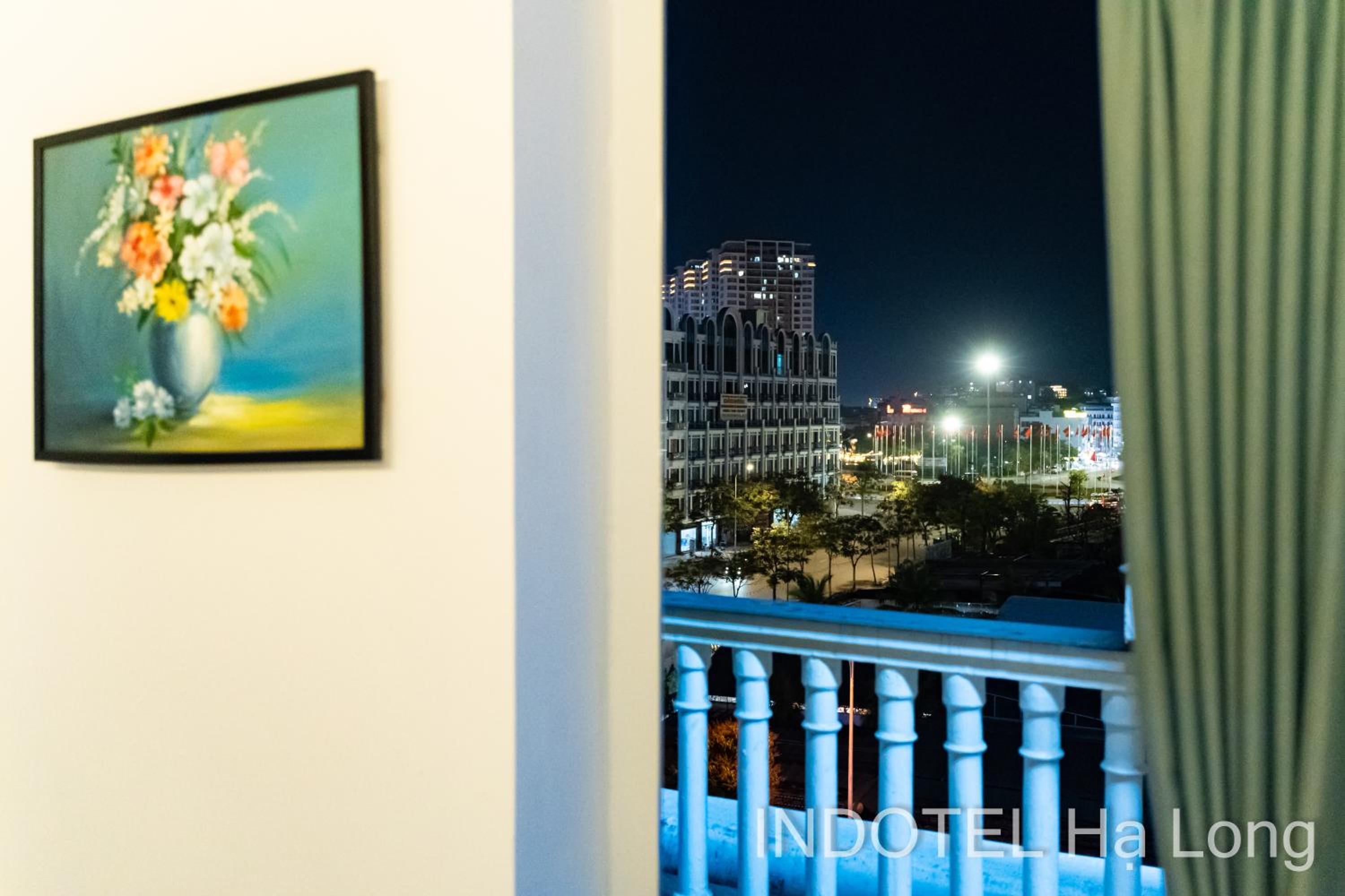 Suite with City View - Photo 7
