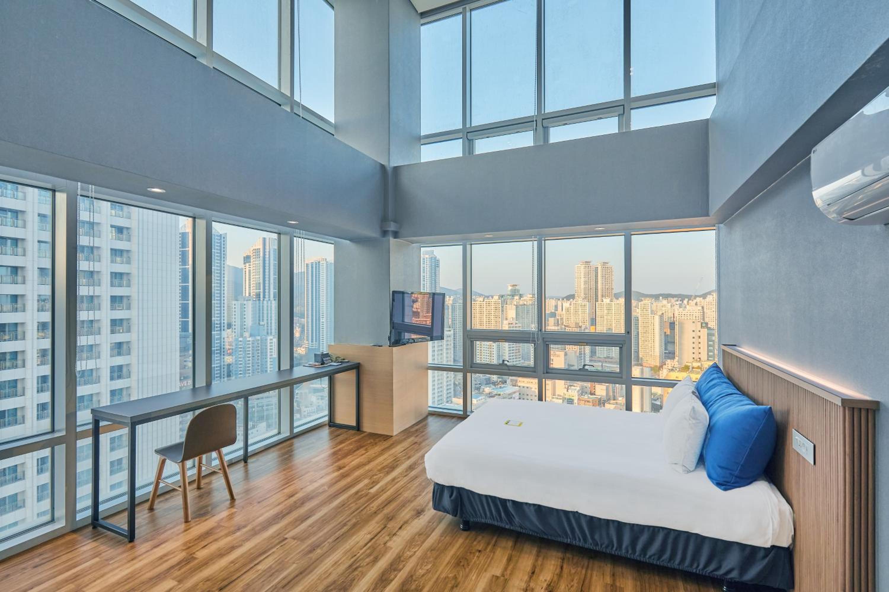 Superior Suite with City View