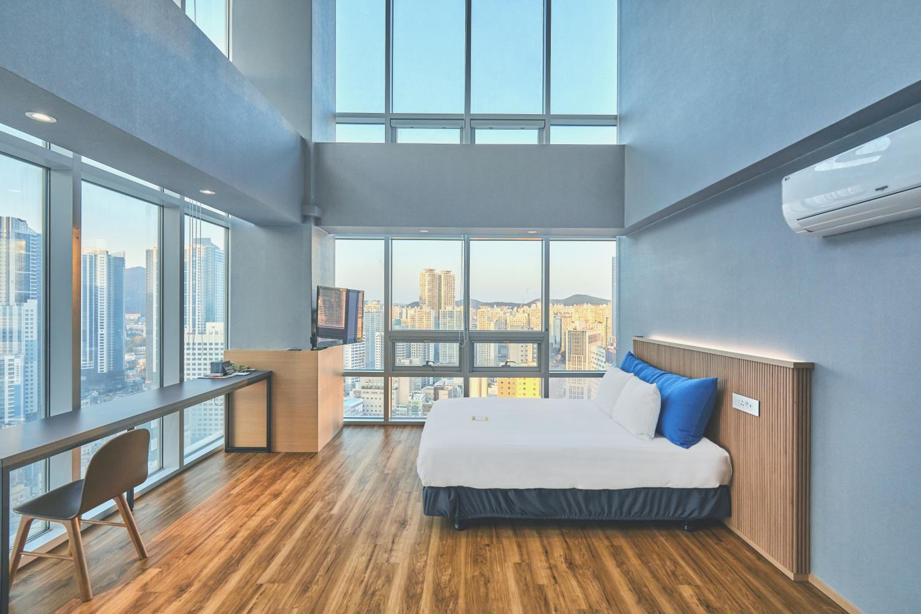 [2 breakfast] Superior Suite City View