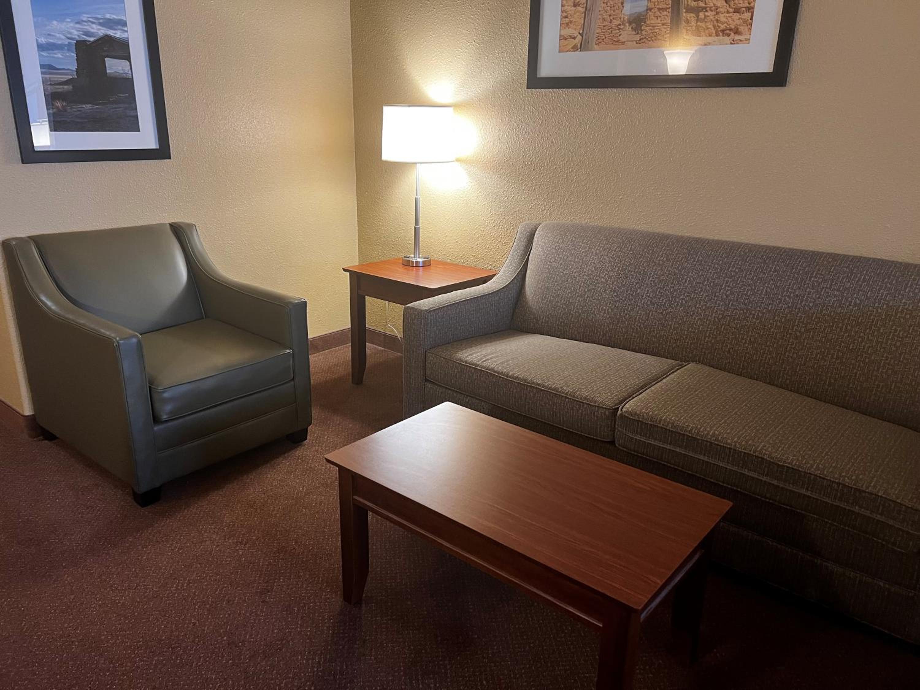 King Suite - Mobility/Hearing Accessible - Non-Smoking photo 2