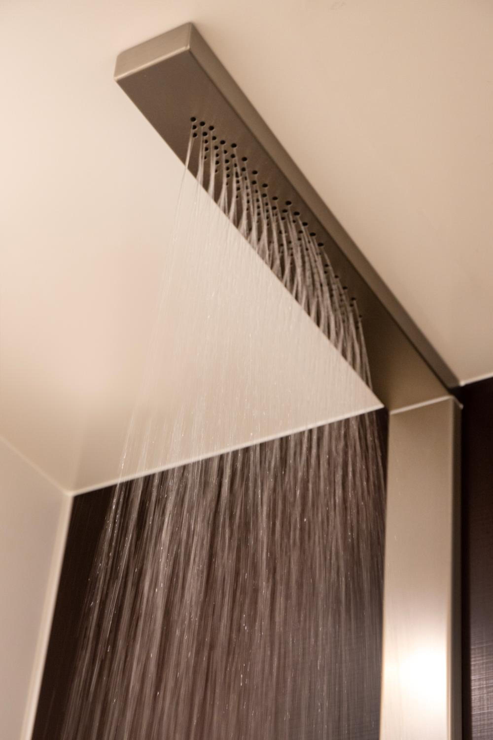 Deluxe Wide Twin Room