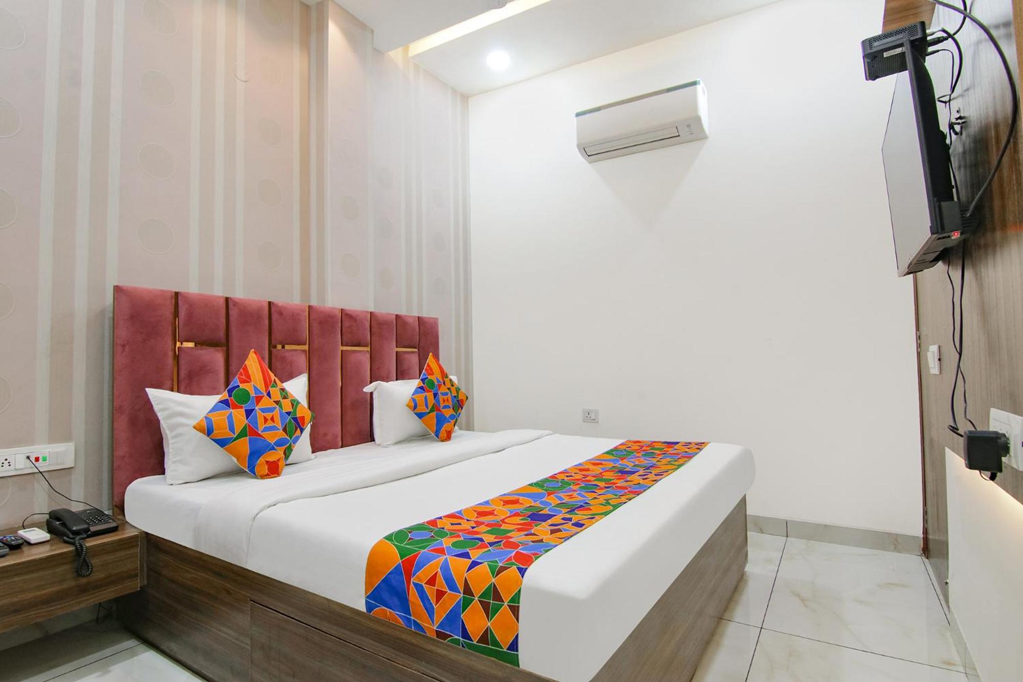 Deluxe Room - Photo 1