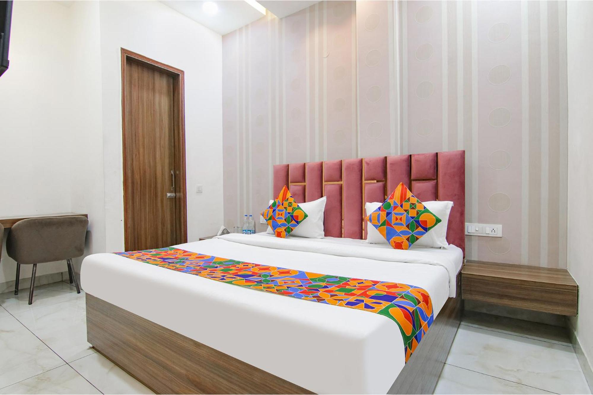 Deluxe Room - Photo 3