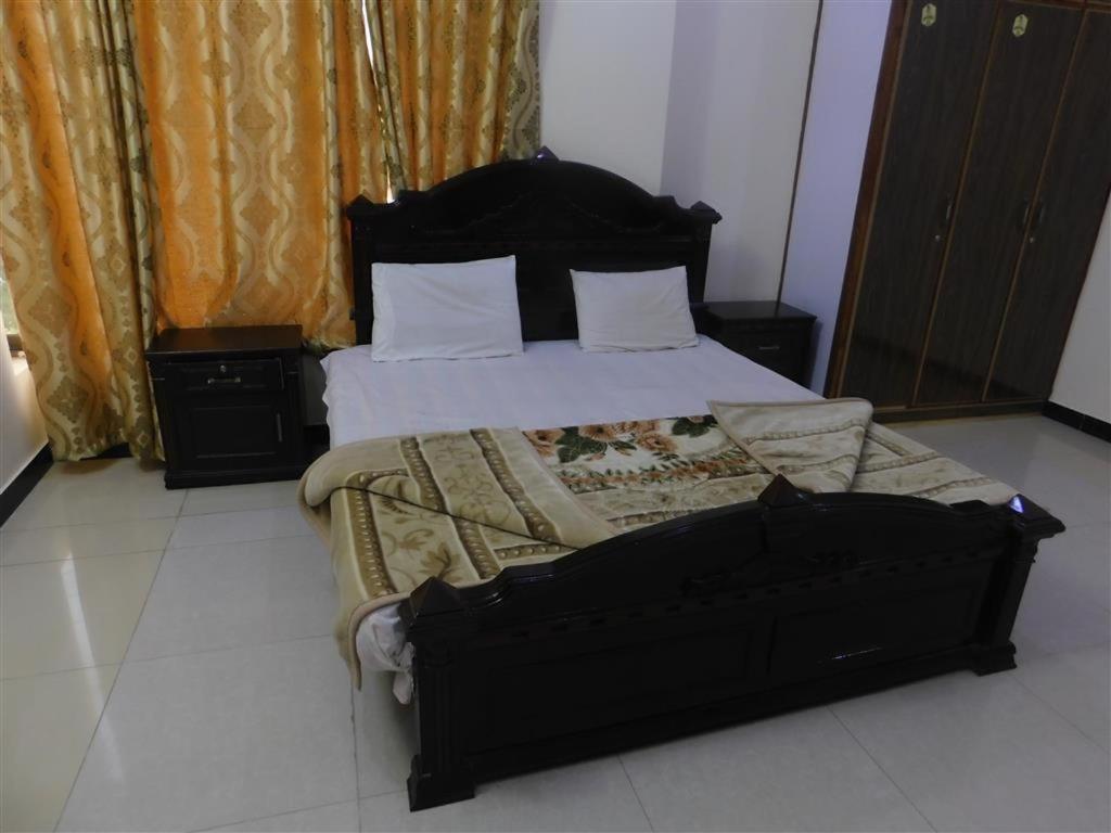 Suite - Photo 1