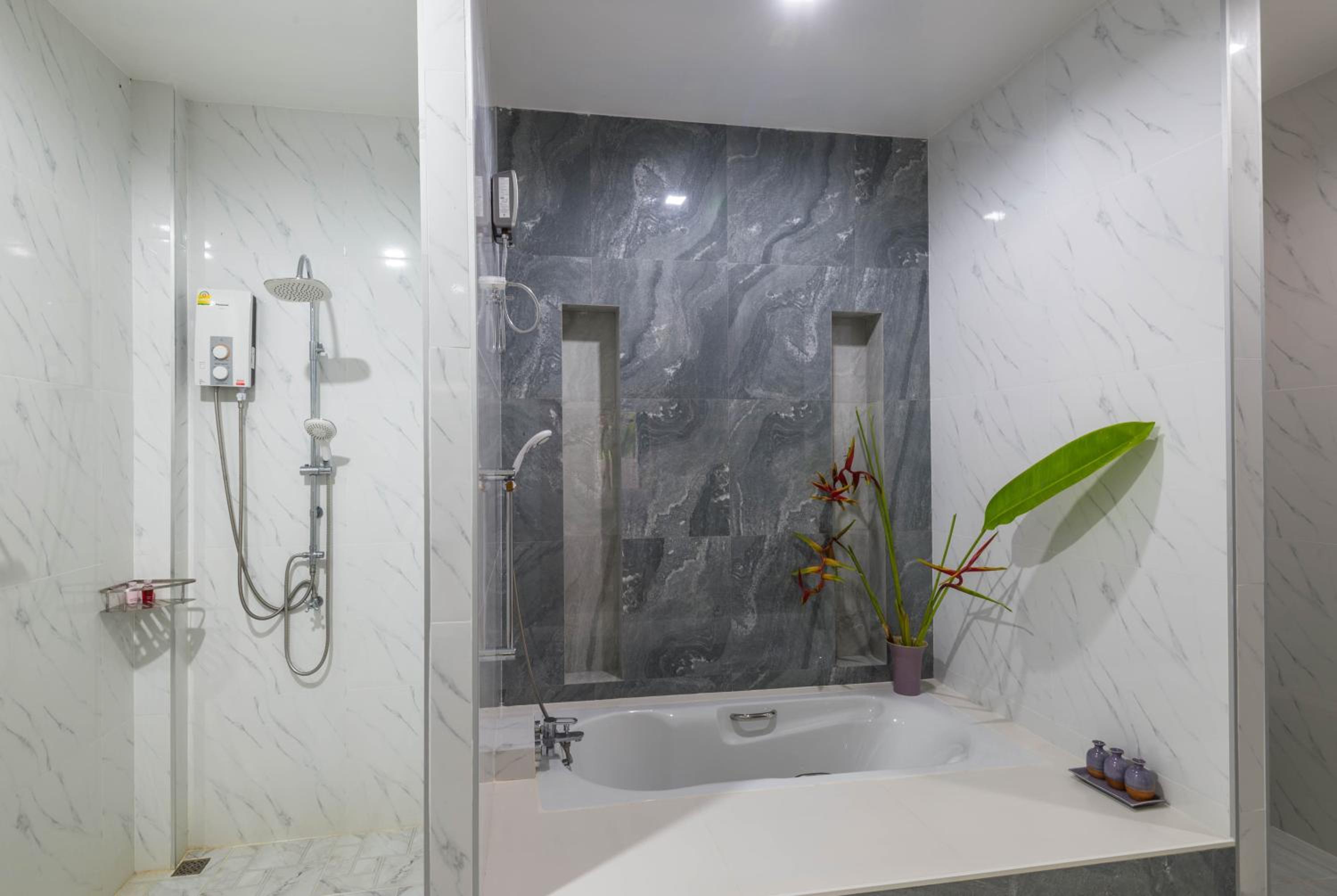 Villa with Private Pool - Photo 12