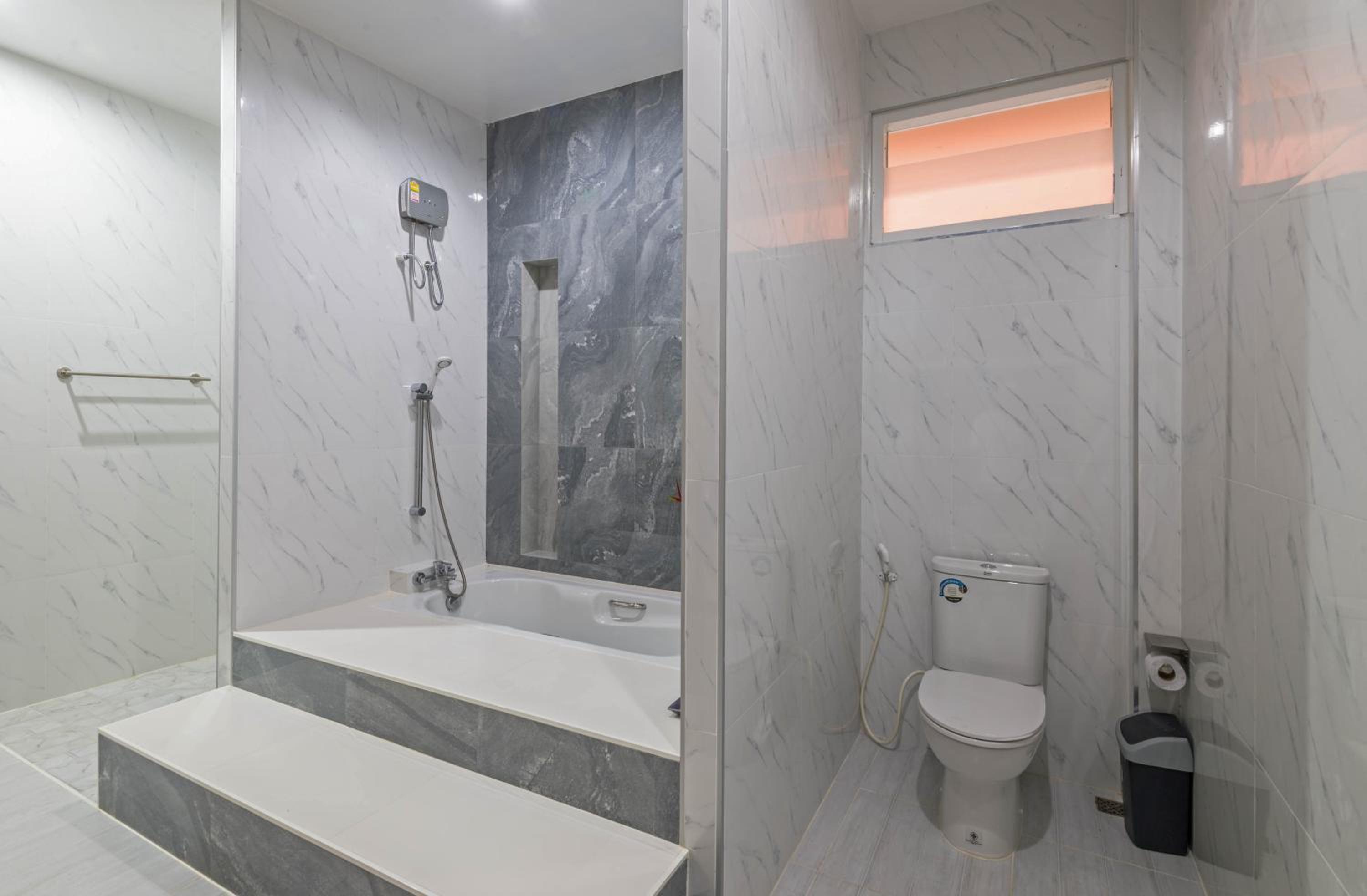 Villa with Private Pool - Photo 7
