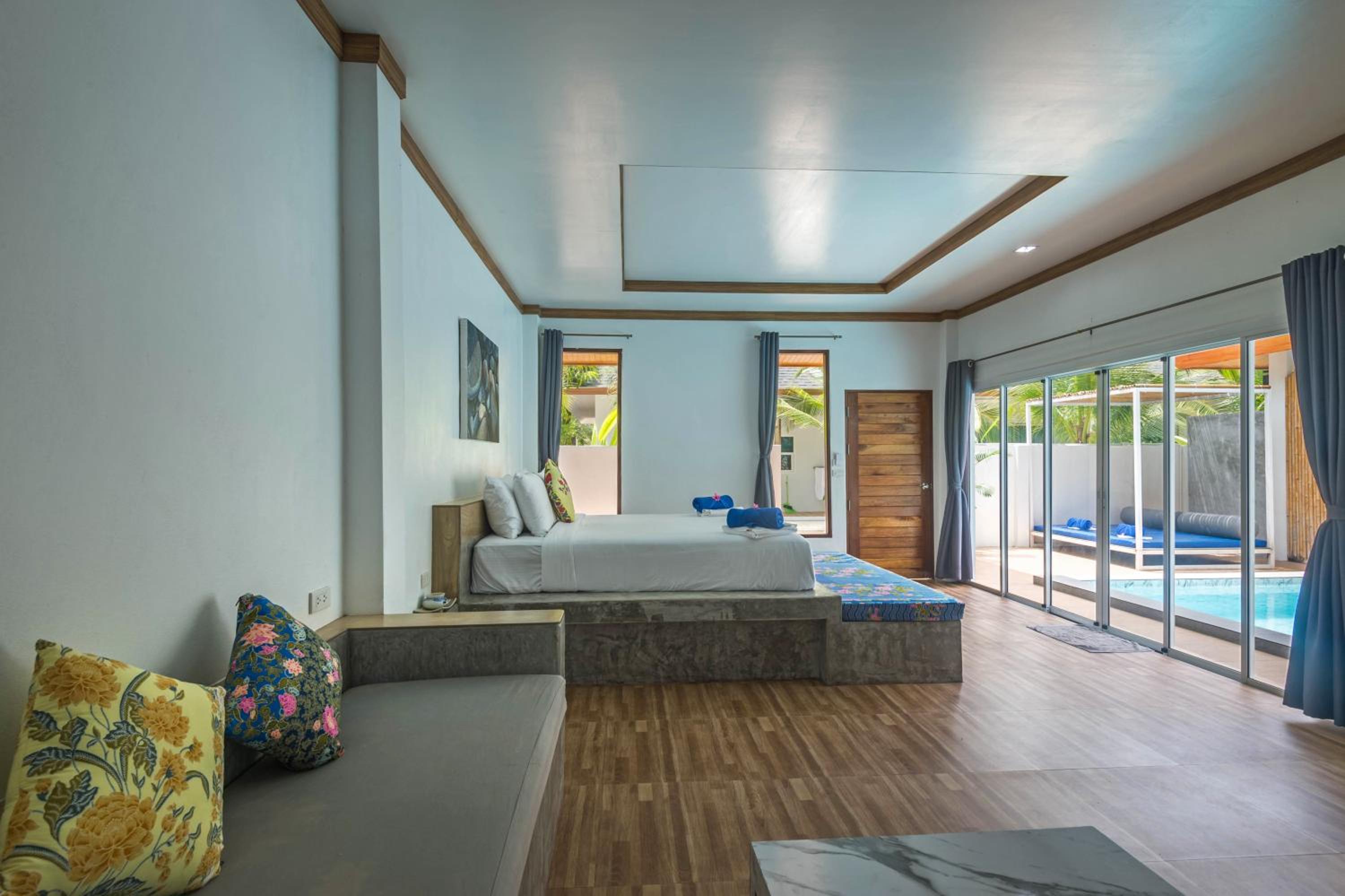 Villa with Private Pool - Photo 1