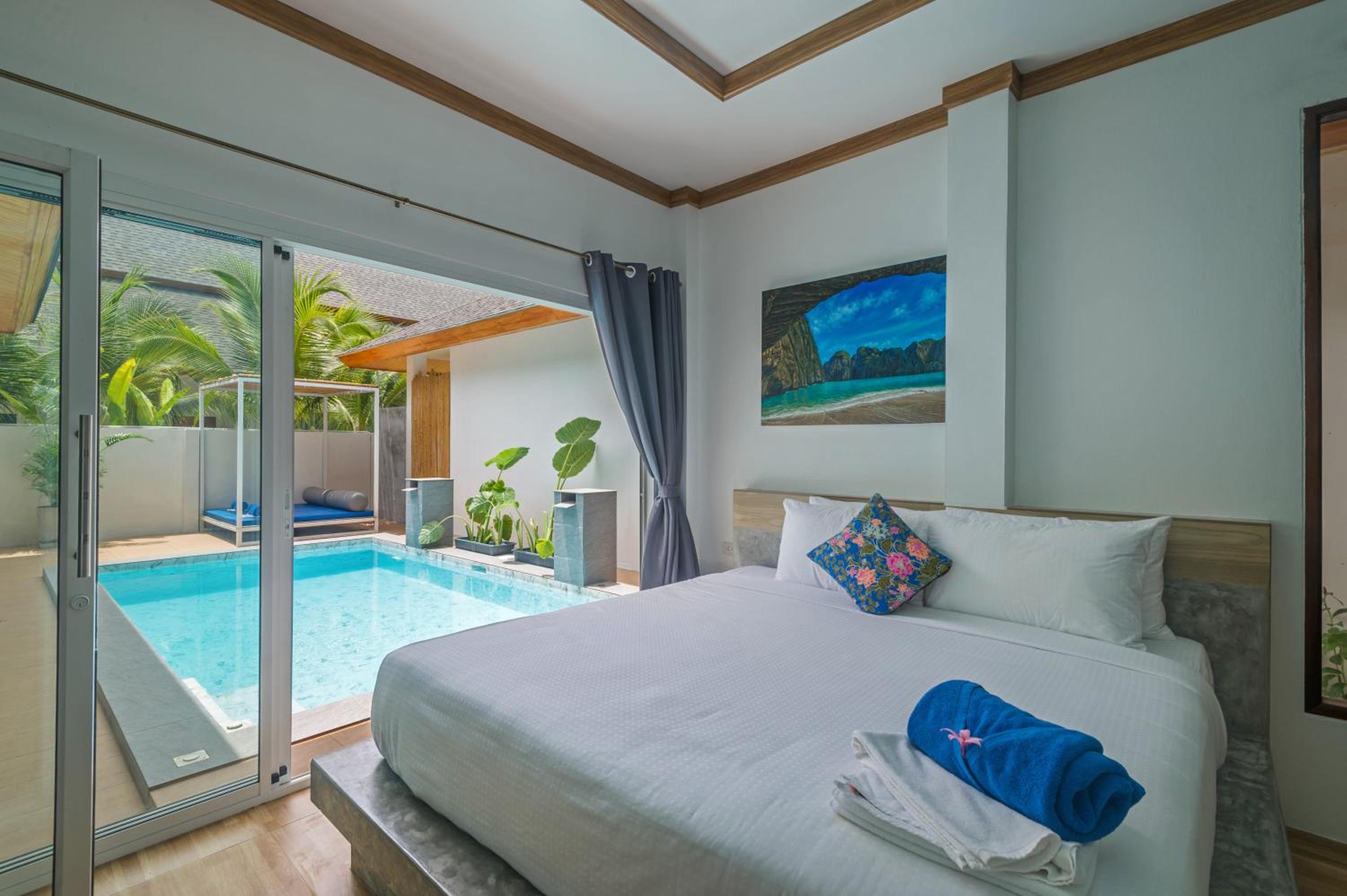 Villa with Private Pool - Photo 16