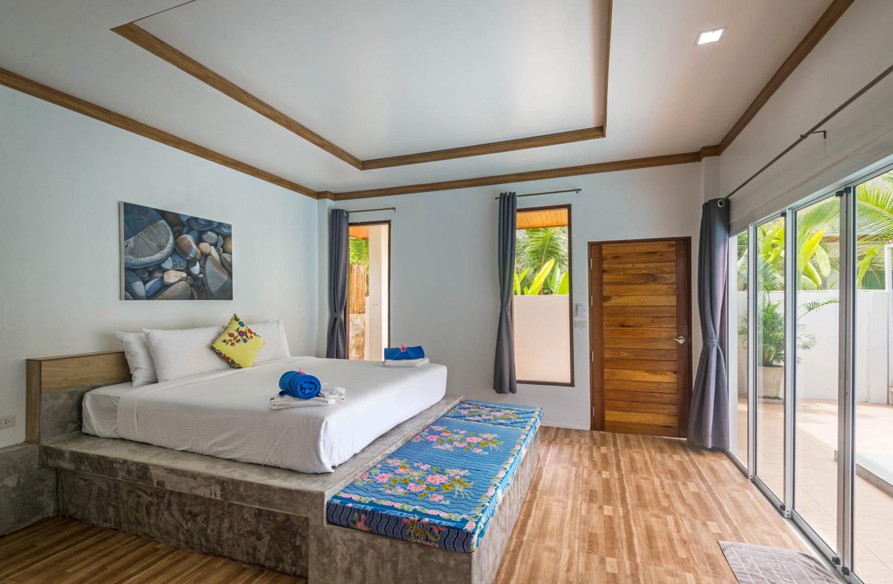 Villa with Private Pool - Photo 11