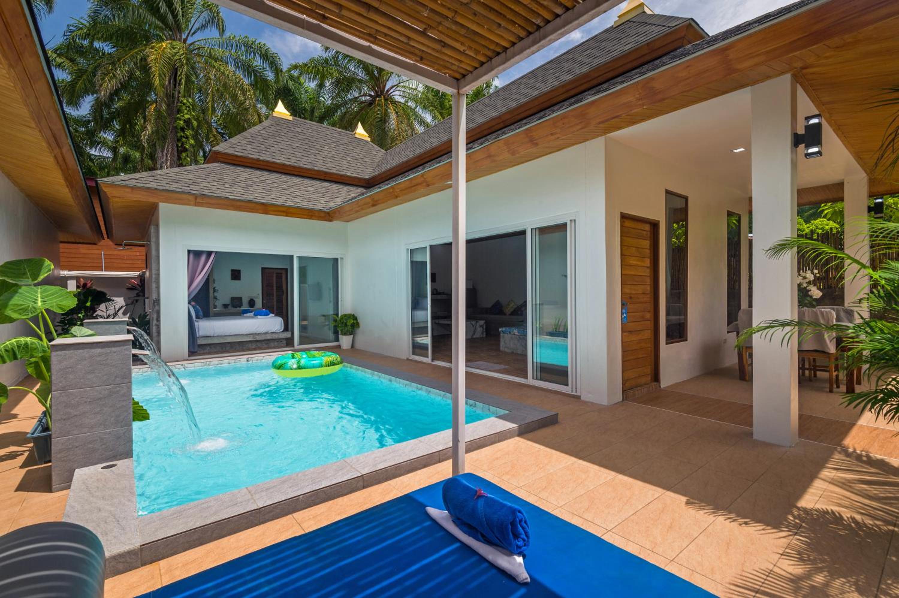 Villa with Private Pool - Photo 8