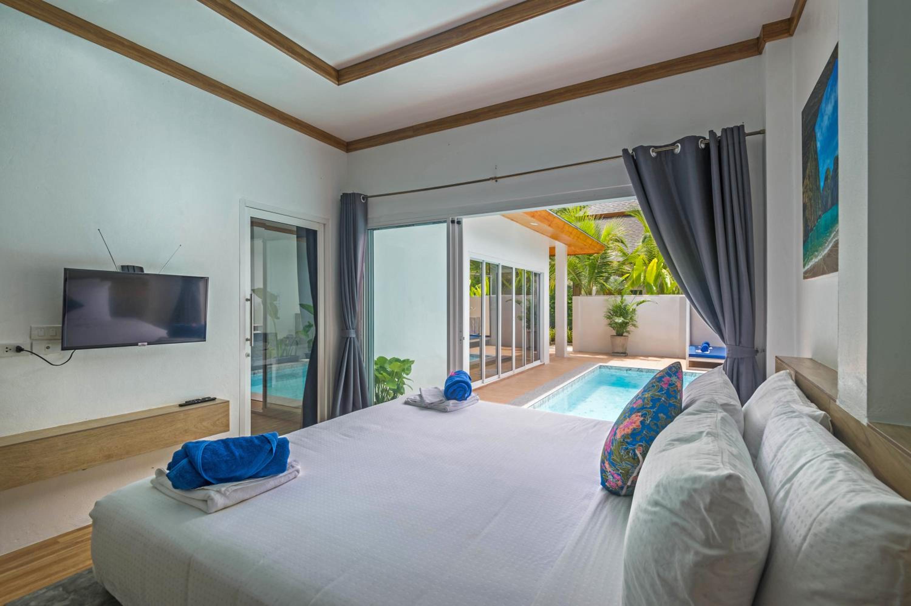 Villa with Private Pool - Photo 5