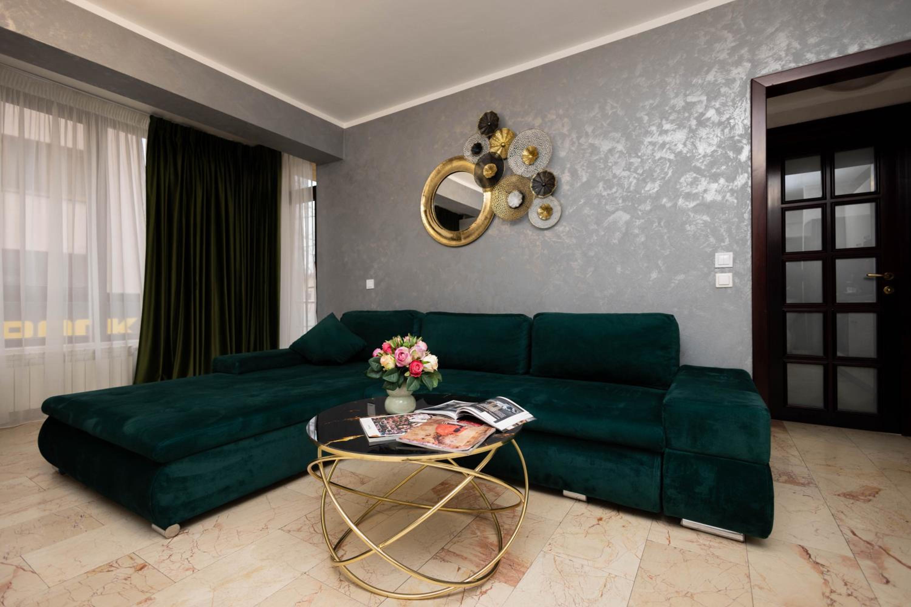 One-Bedroom Apartment - Photo 1