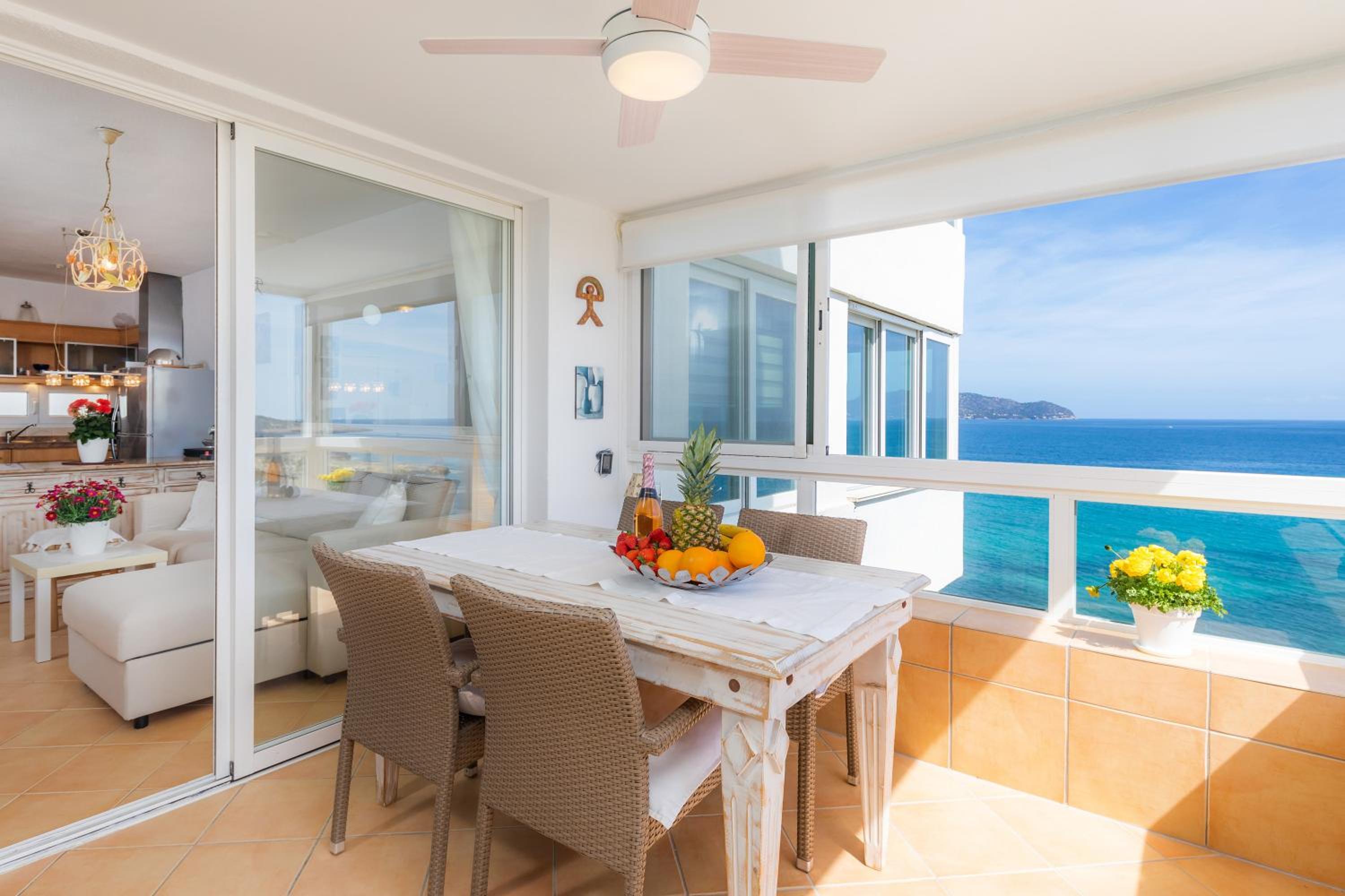 Two-Bedroom Deluxe Apartment with Ocean View photo 2