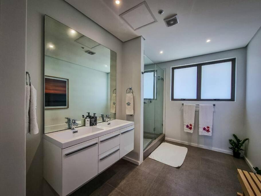 Three-Bedroom Apartment - Photo 6