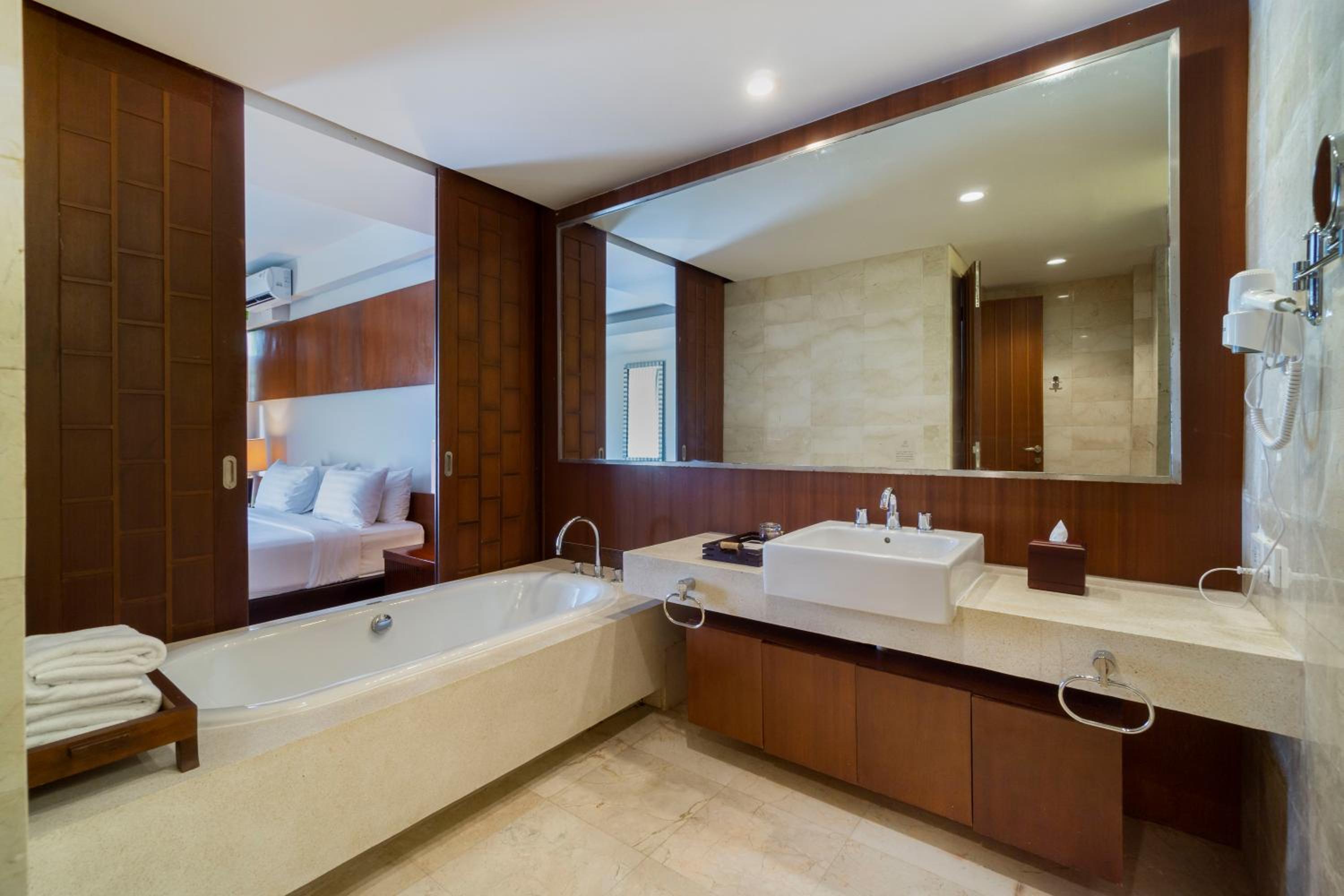 Suite with Terrace - Photo 7