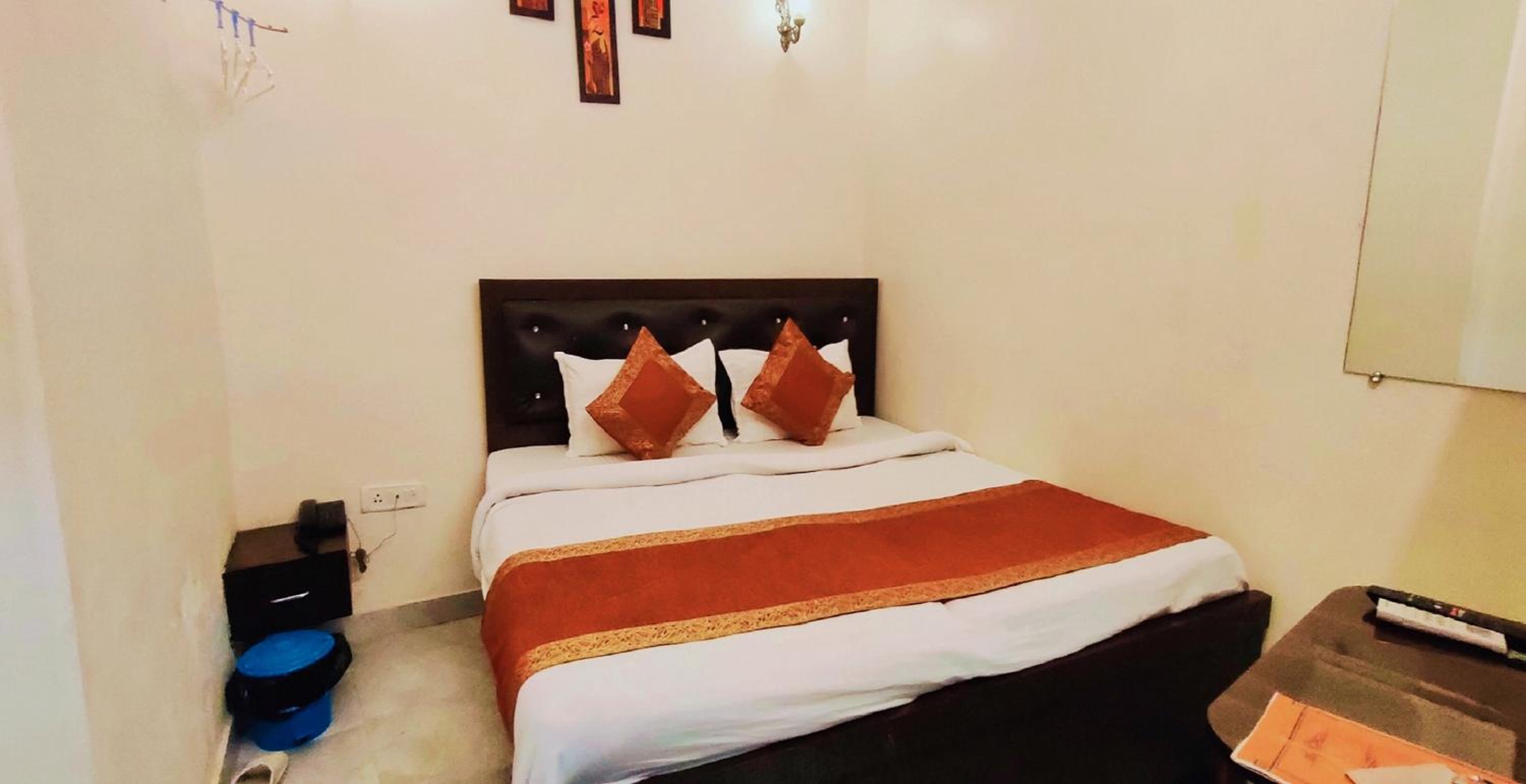 Standard Double Room - Photo 8