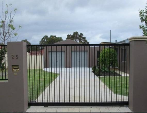 Four-Bedroom House photo 2