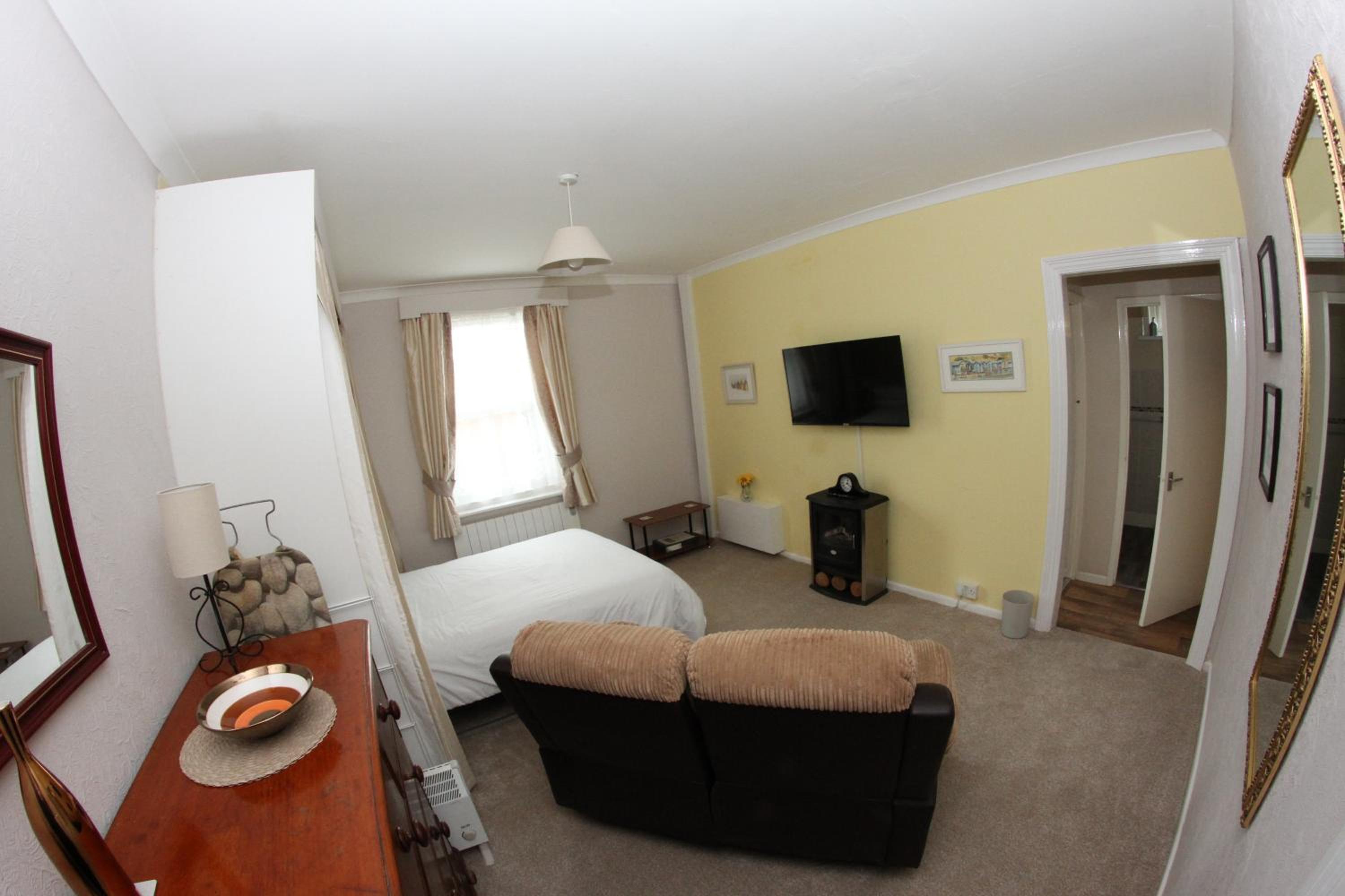 One-Bedroom Apartment photo 3