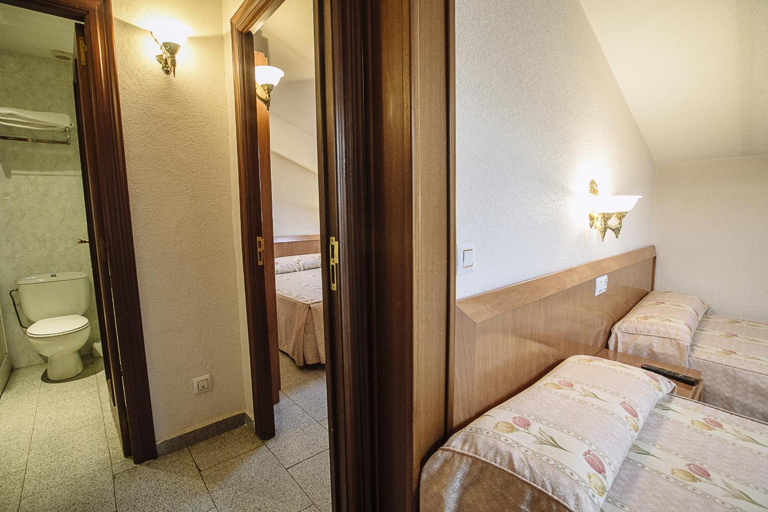 Habitación Cuádruple con Baño Privado