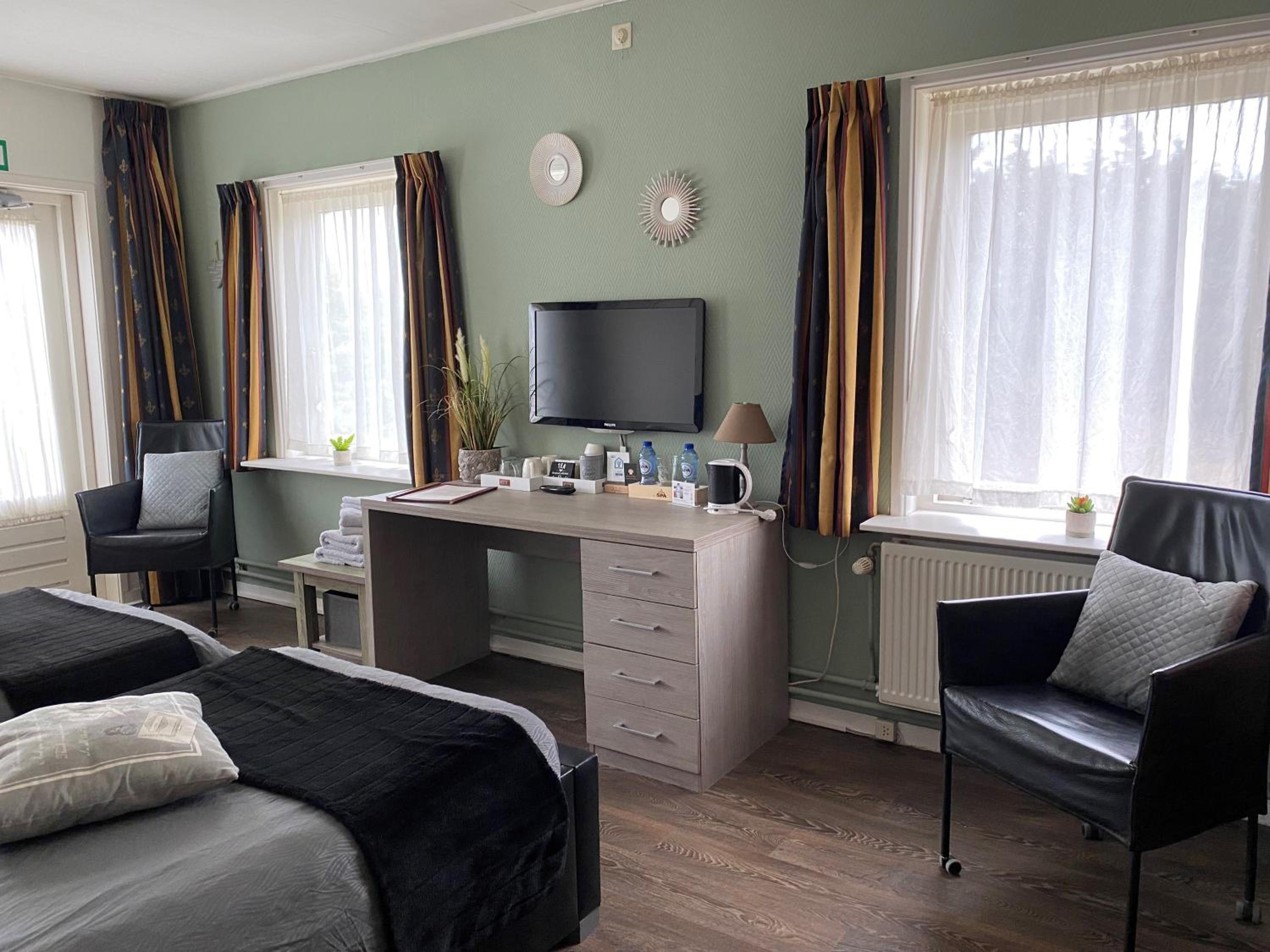 Economy Twin Room photo 1