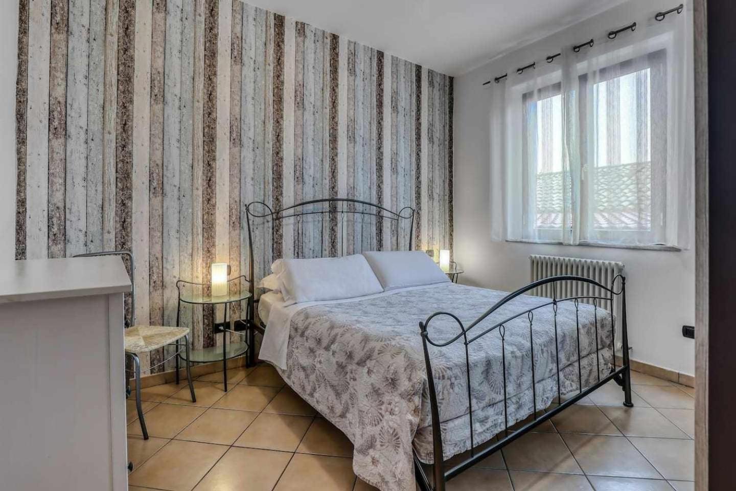 One-Bedroom House photo 1