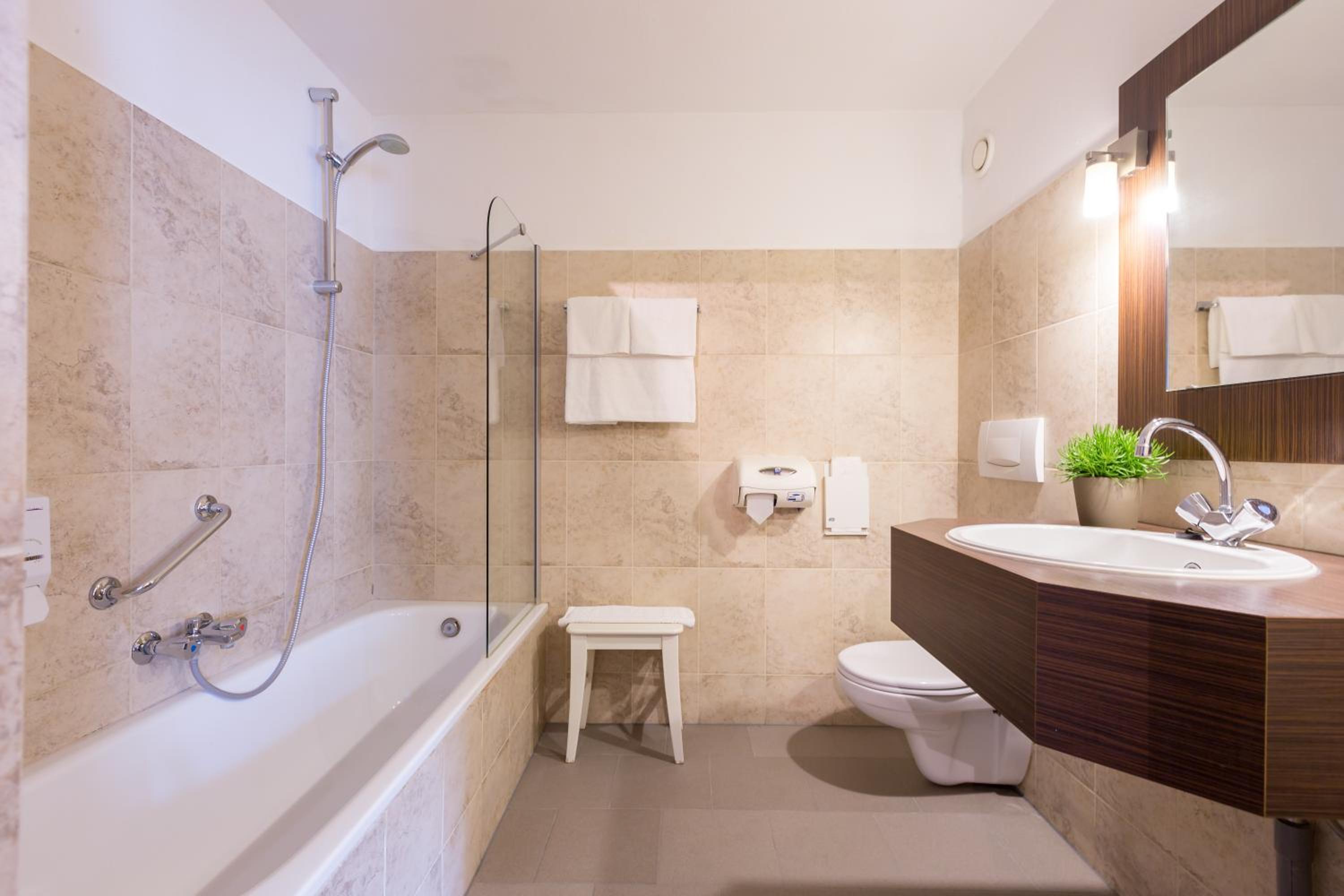 Superior Double Room incl. indoor pool and sauna access photo 3