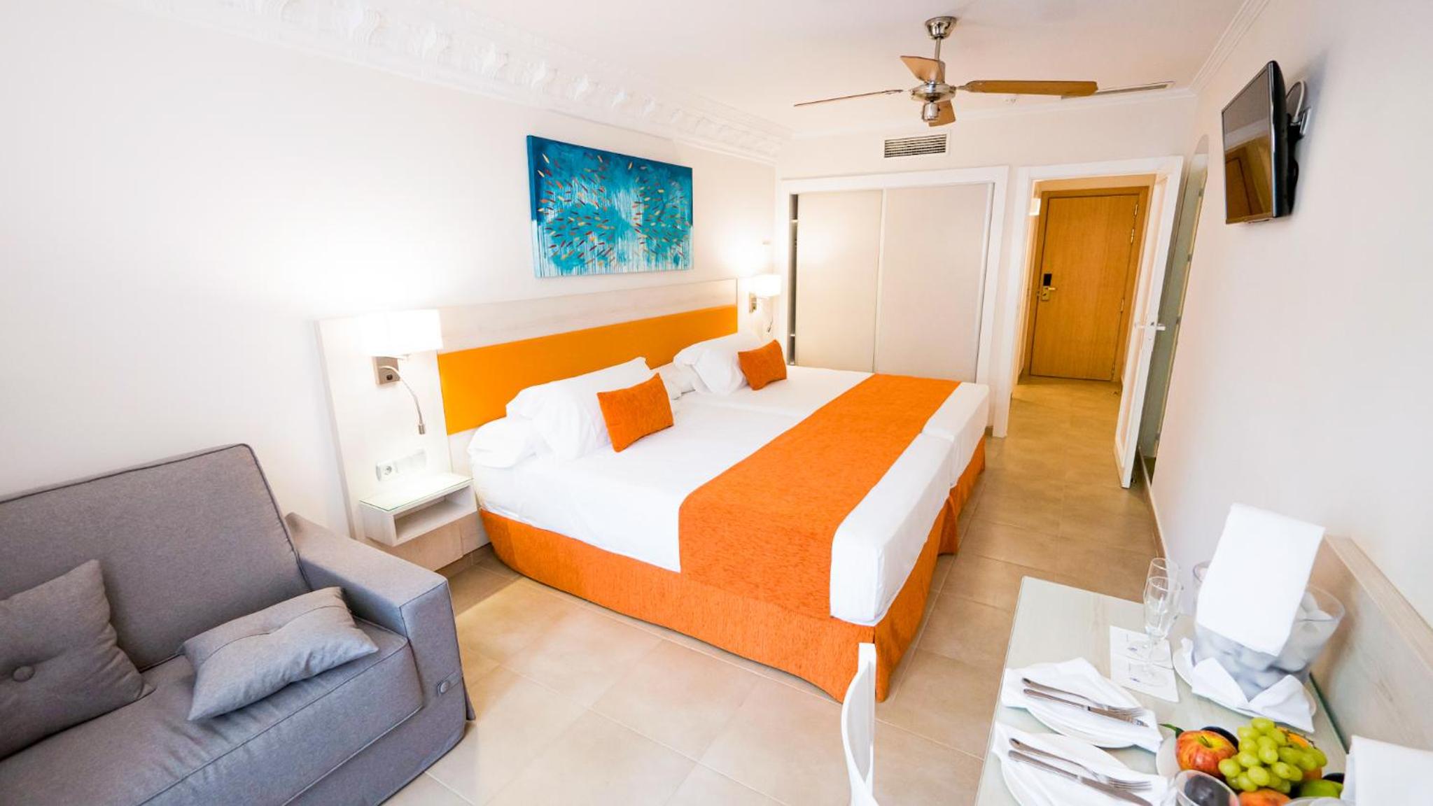 Habitación Doble Superior con Vista al Jardín (2 Adultos + 2 Niños)