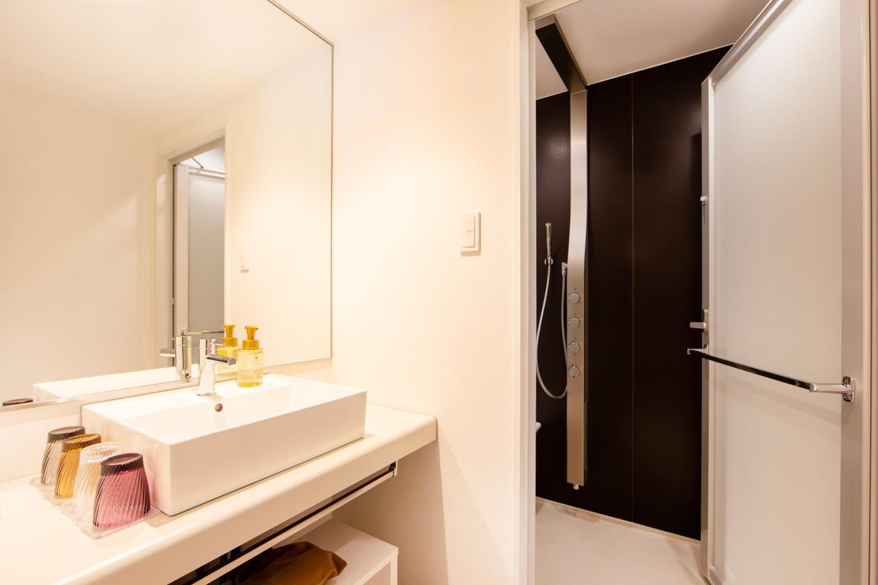 Executive Wide Twin Room thumbnail 6
