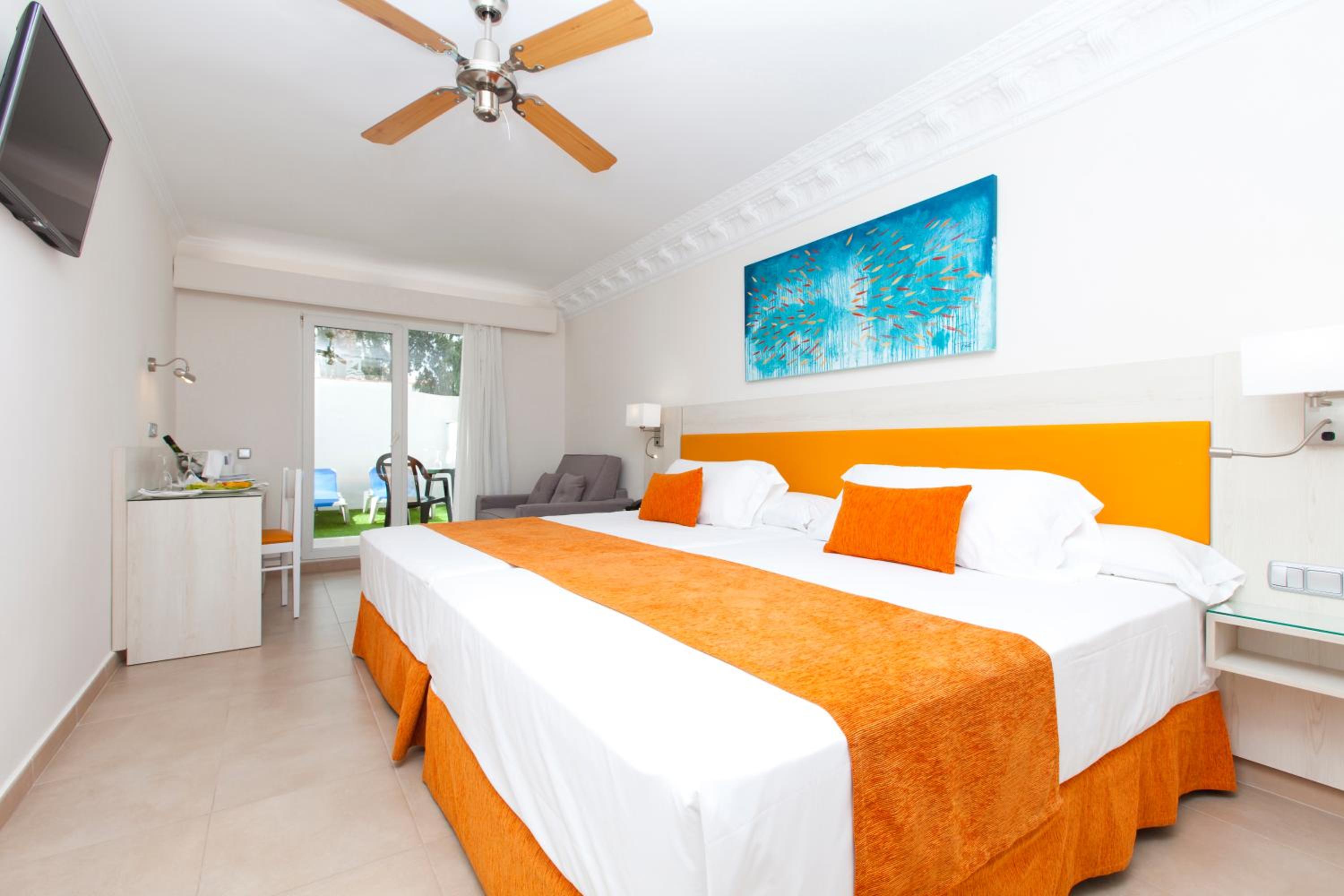 Superior Twin Room with Garden View (2 Adults + 2 Children) photo 2