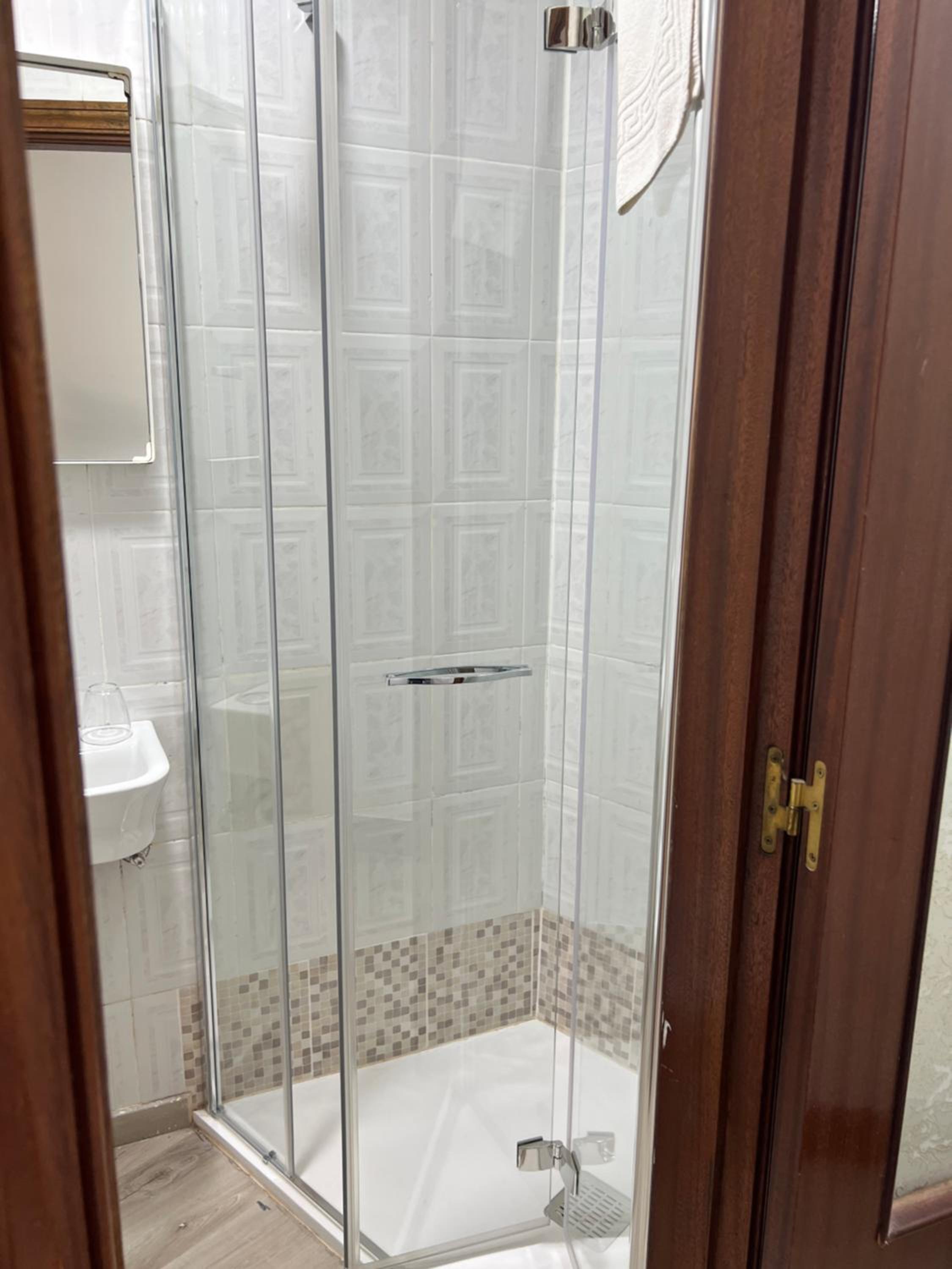 Twin Room - Photo 14