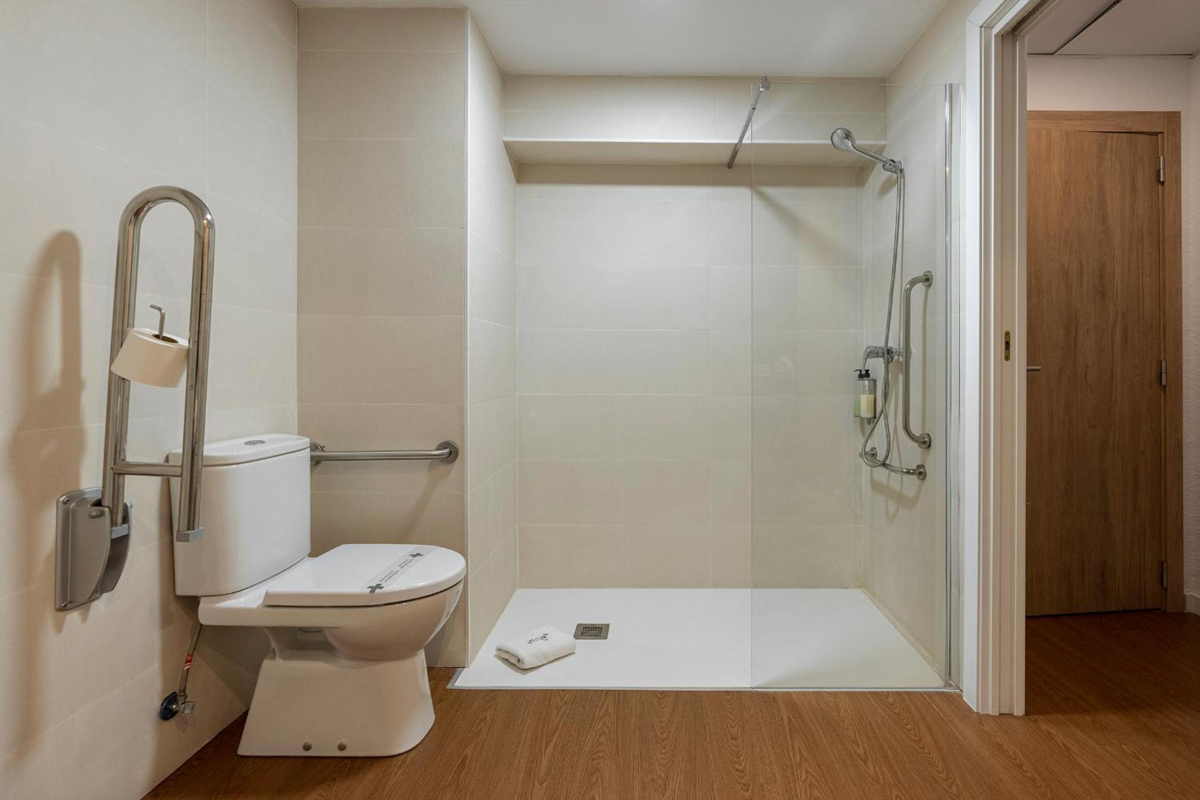 Double or Twin Room - Photo 3