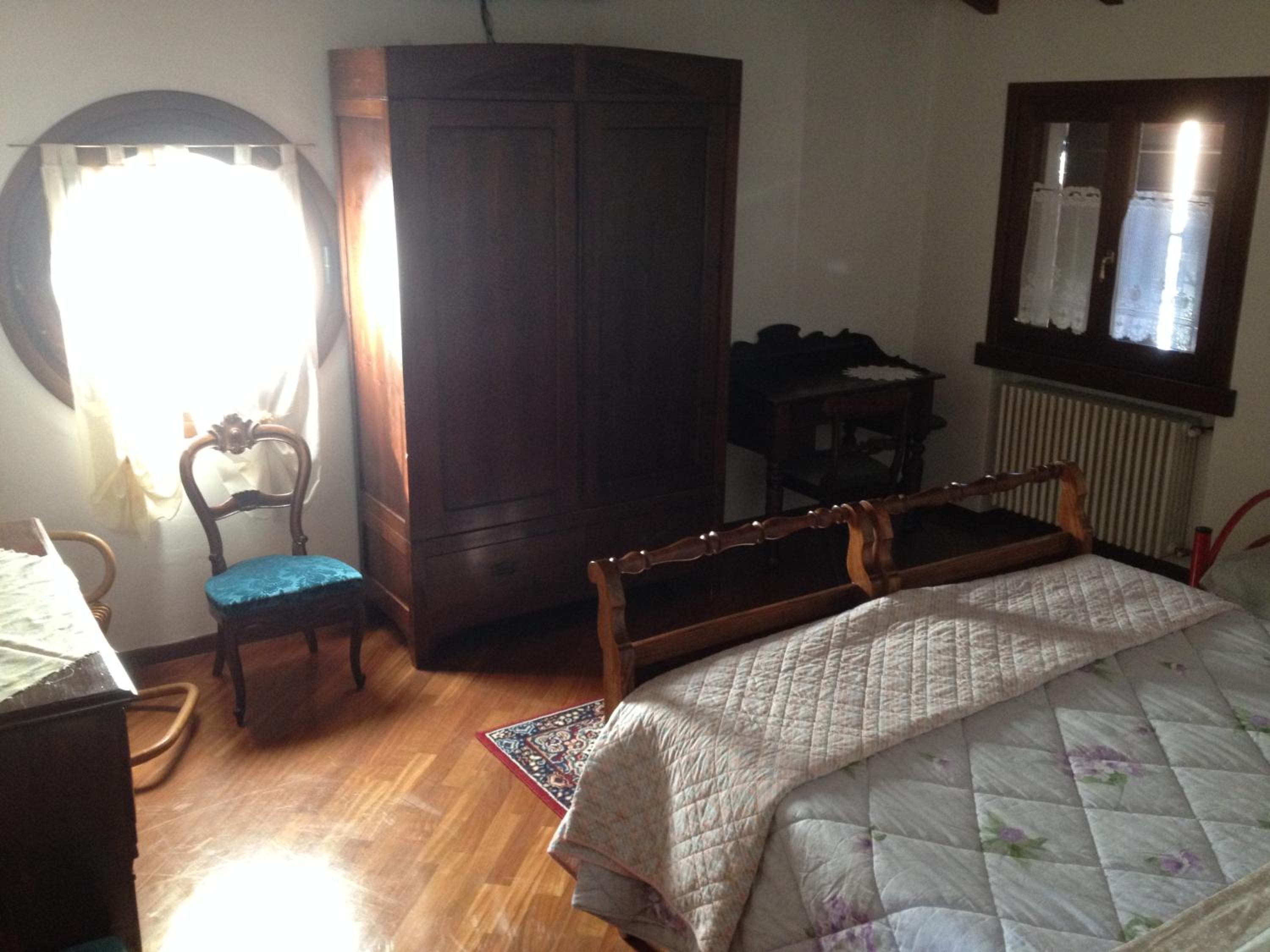 Deluxe Room (2 Adults + 1 Child) - Photo 2