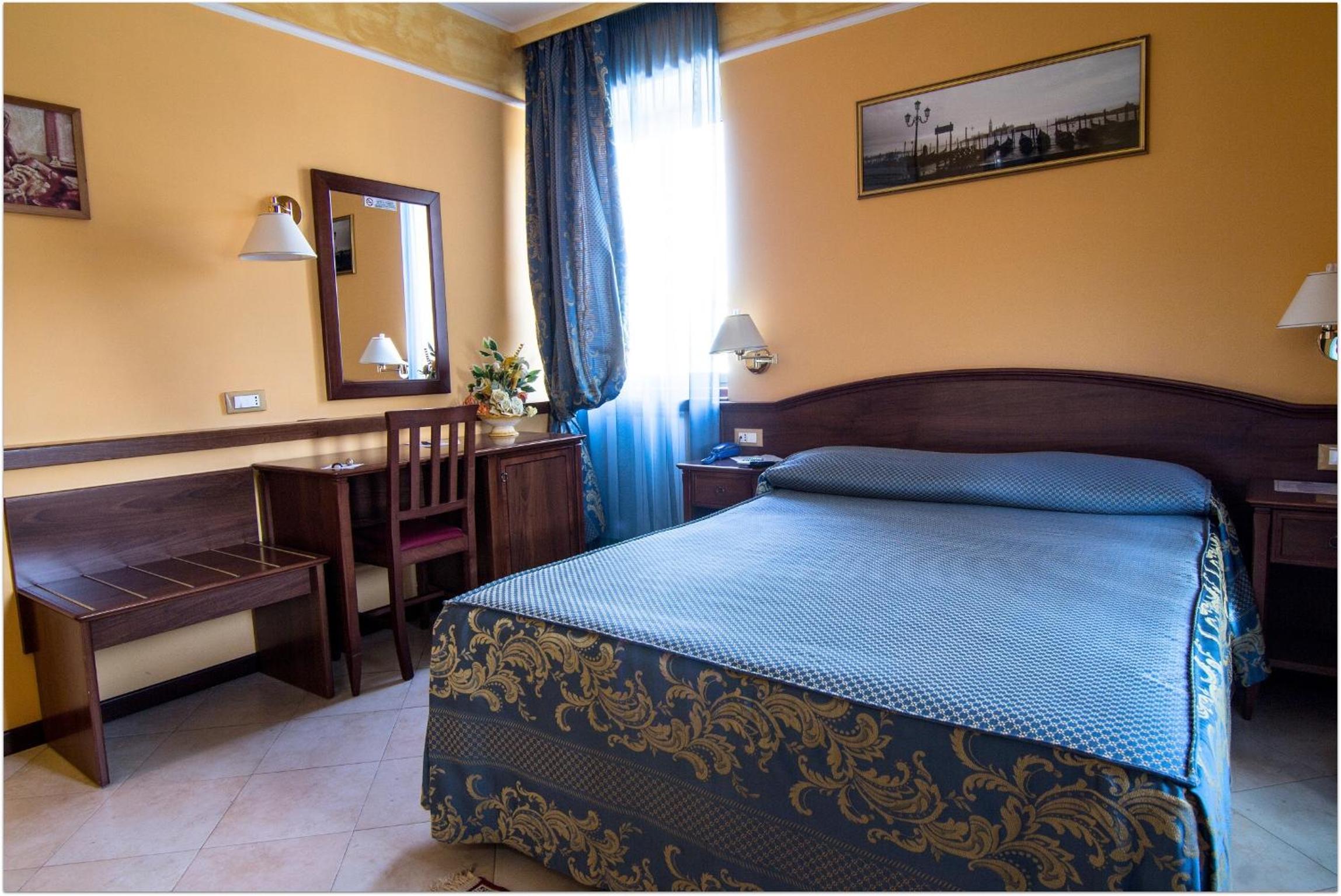 Double or Twin Room photo 2