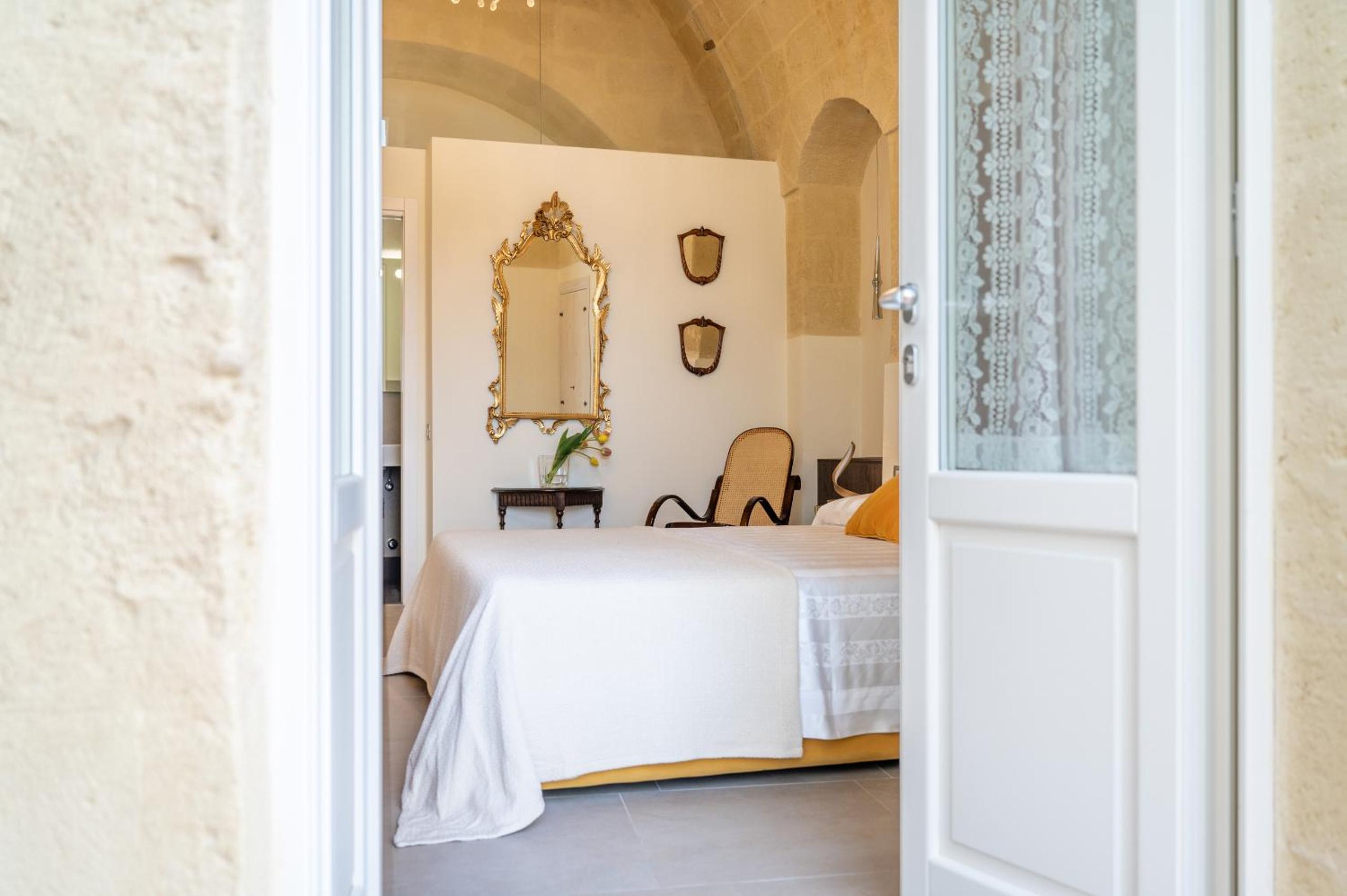 Double Room with Private Bathroom - Photo 21