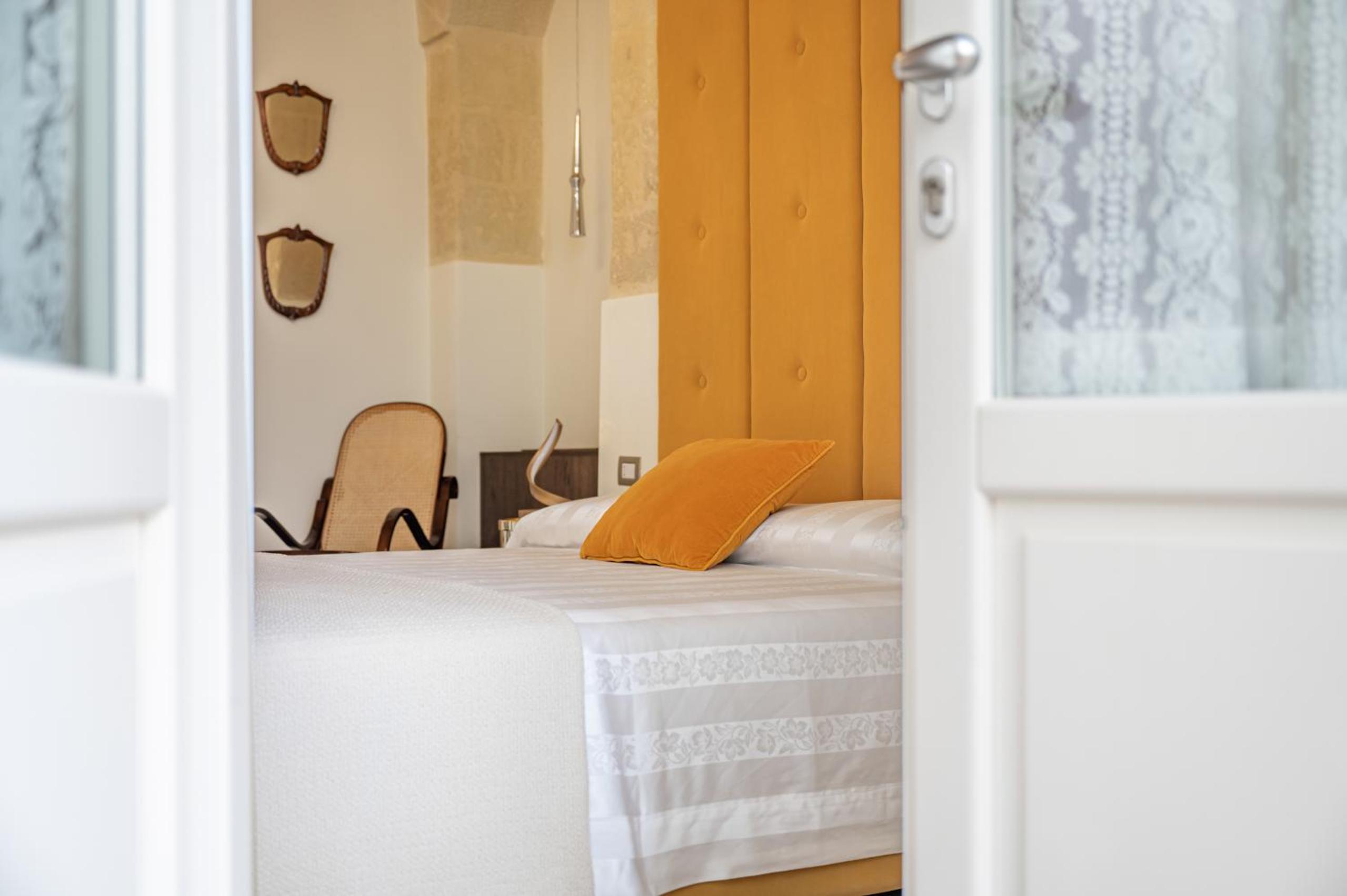 Double Room with Private Bathroom - Photo 11