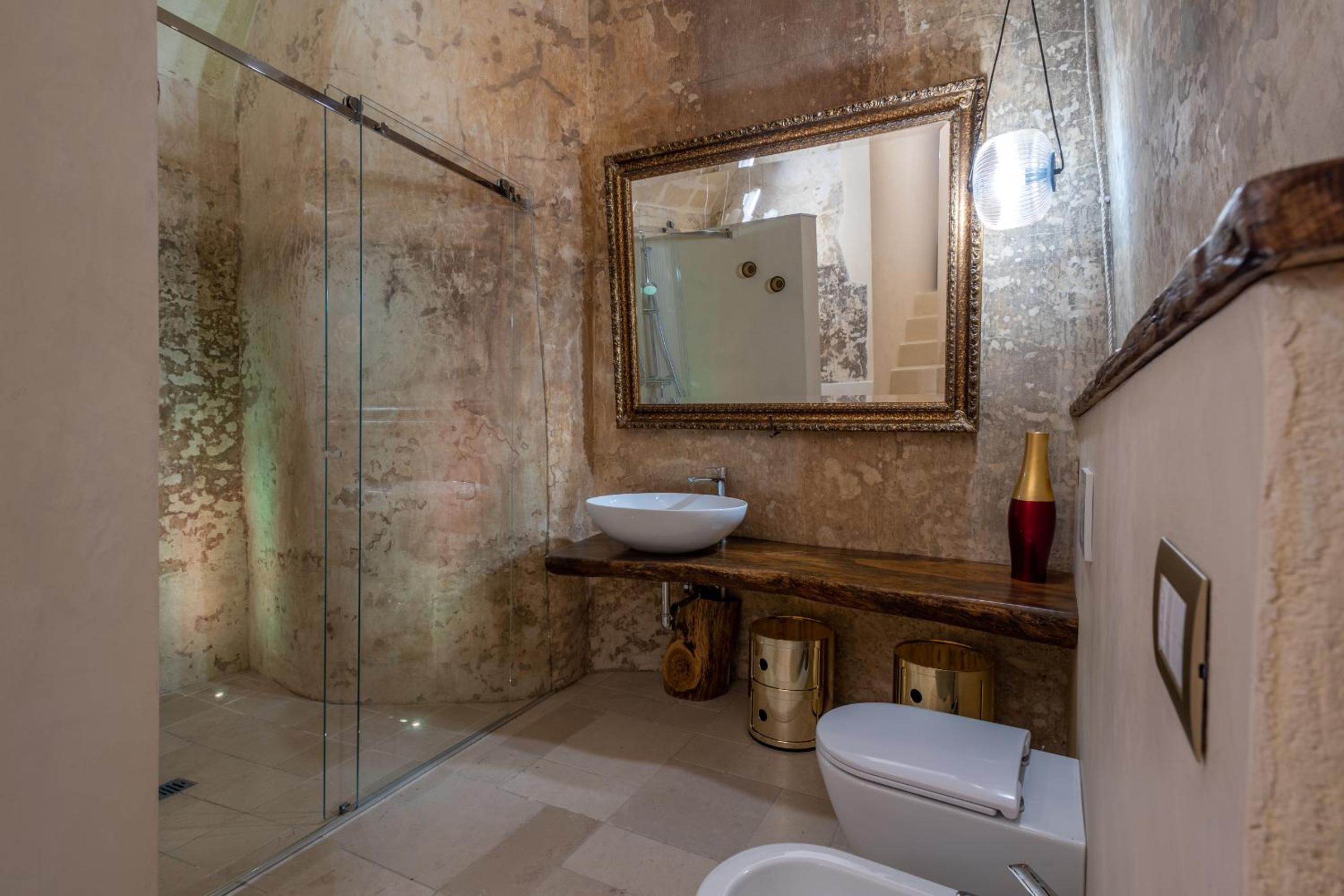 King Room with Spa Bath - Photo 14