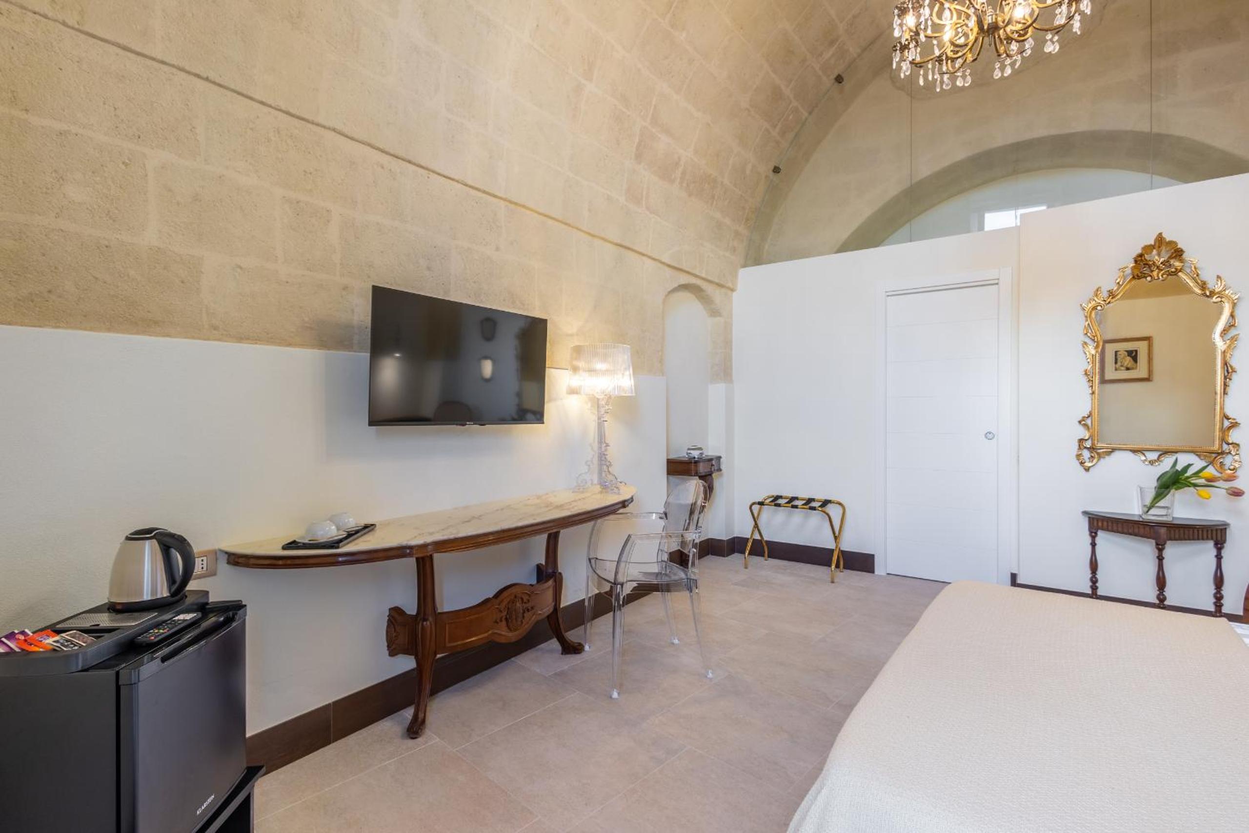Double Room with Private Bathroom - Photo 2