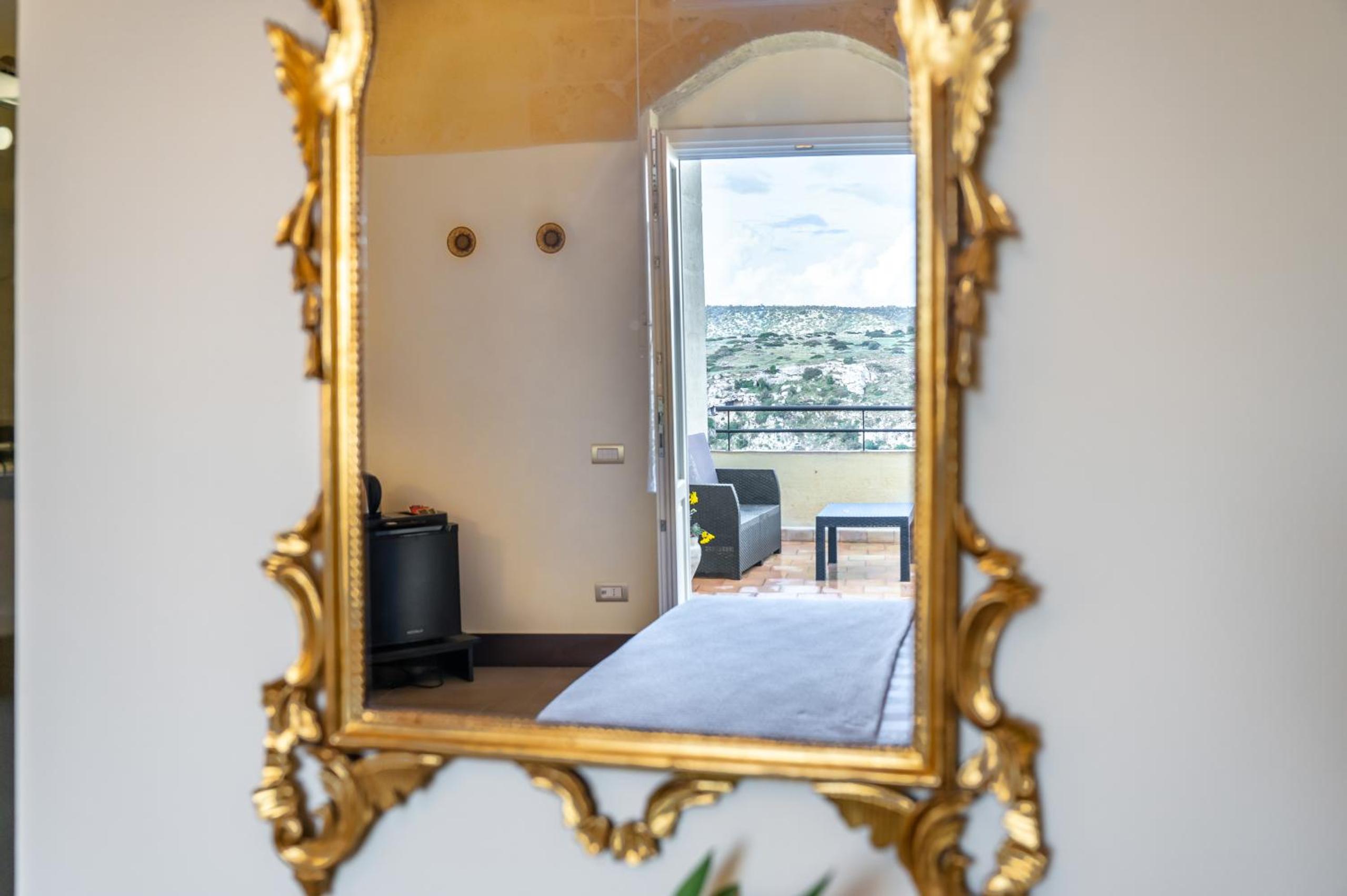 Double Room with Private Bathroom - Photo 23