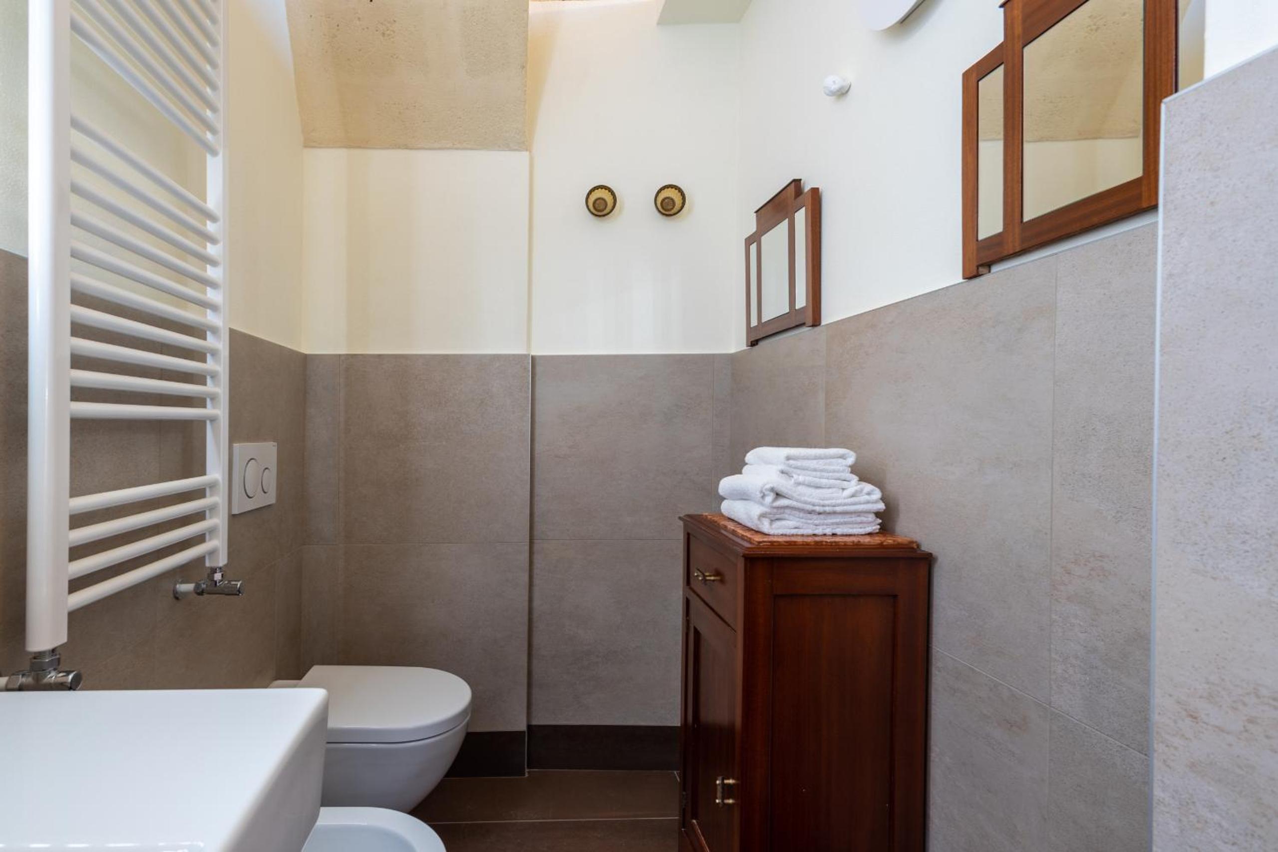 Double Room with Private Bathroom - Photo 5