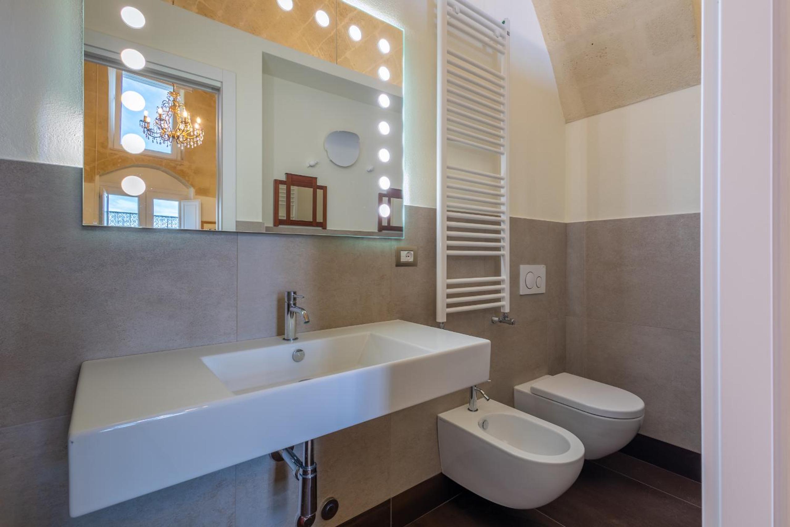Double Room with Private Bathroom - Photo 4