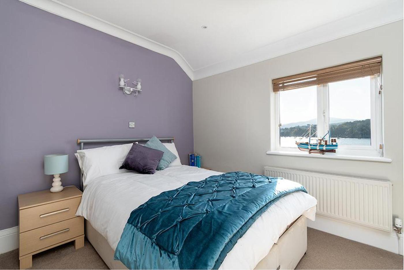 Three-Bedroom House photo 2