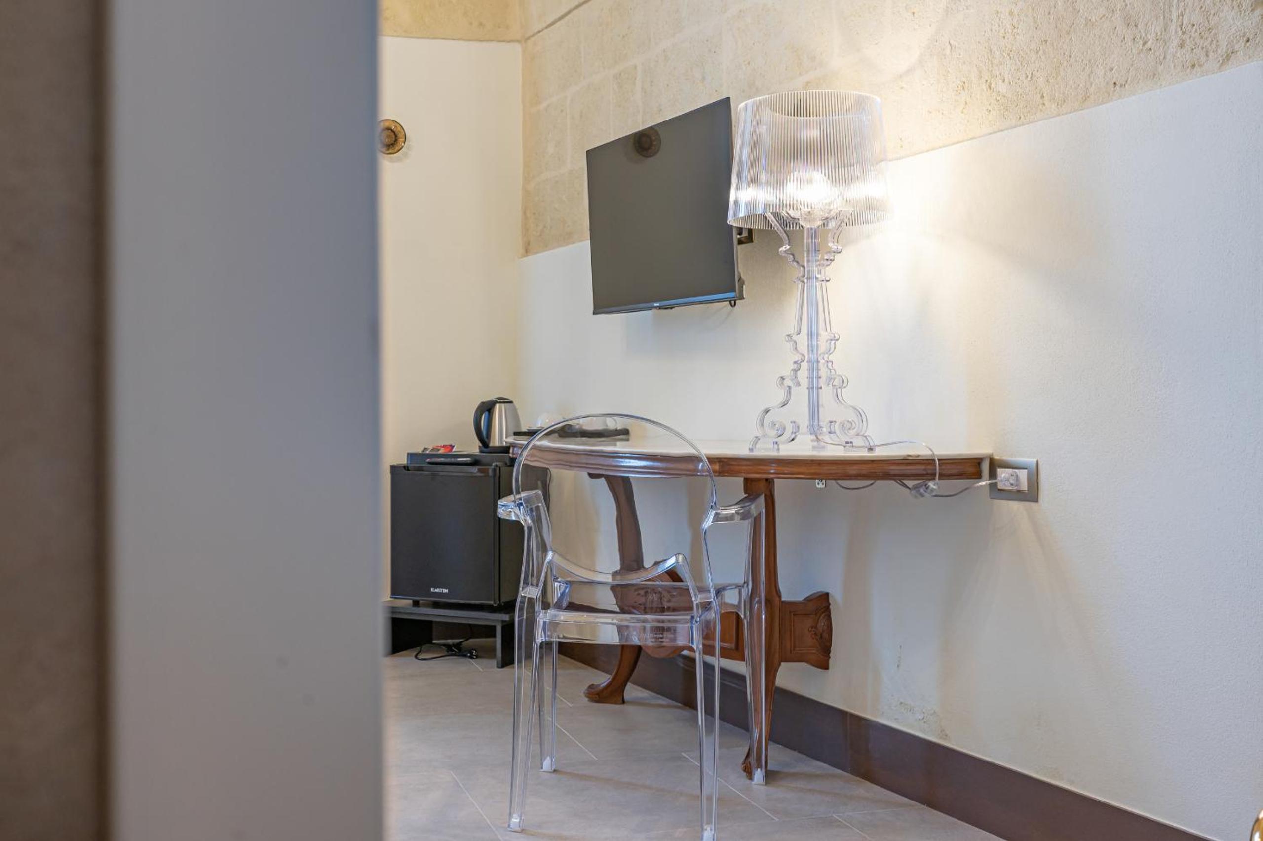 Double Room with Private Bathroom - Photo 6