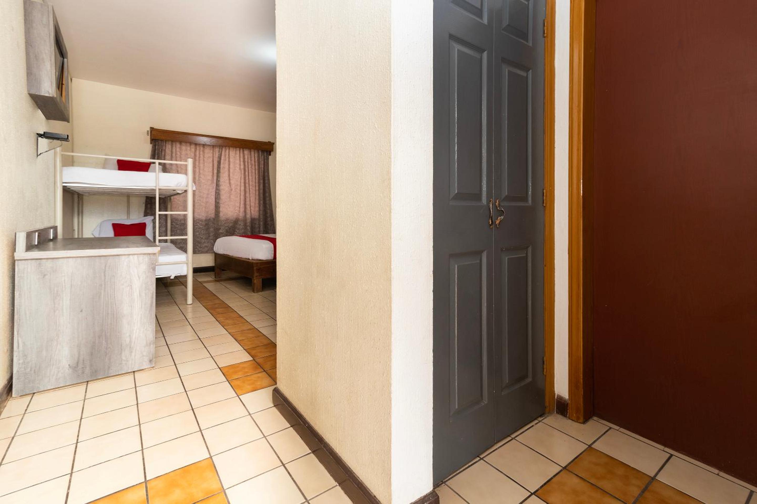 Family Room - Photo 2